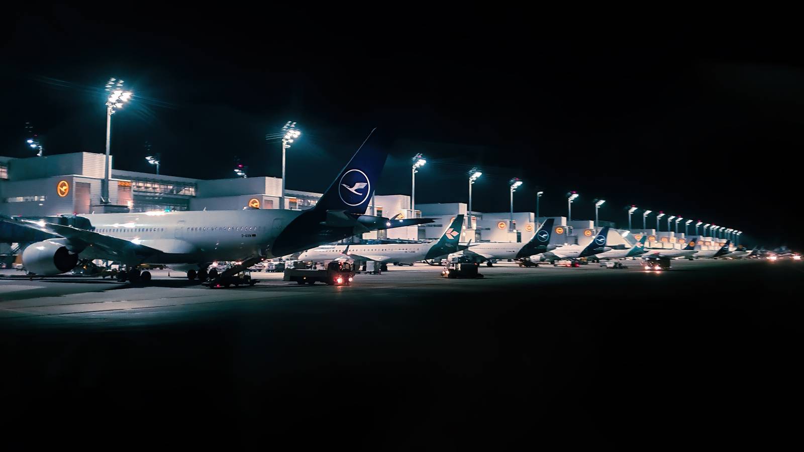 Layover Length: What Determines How Long Crews Stay Overnight?