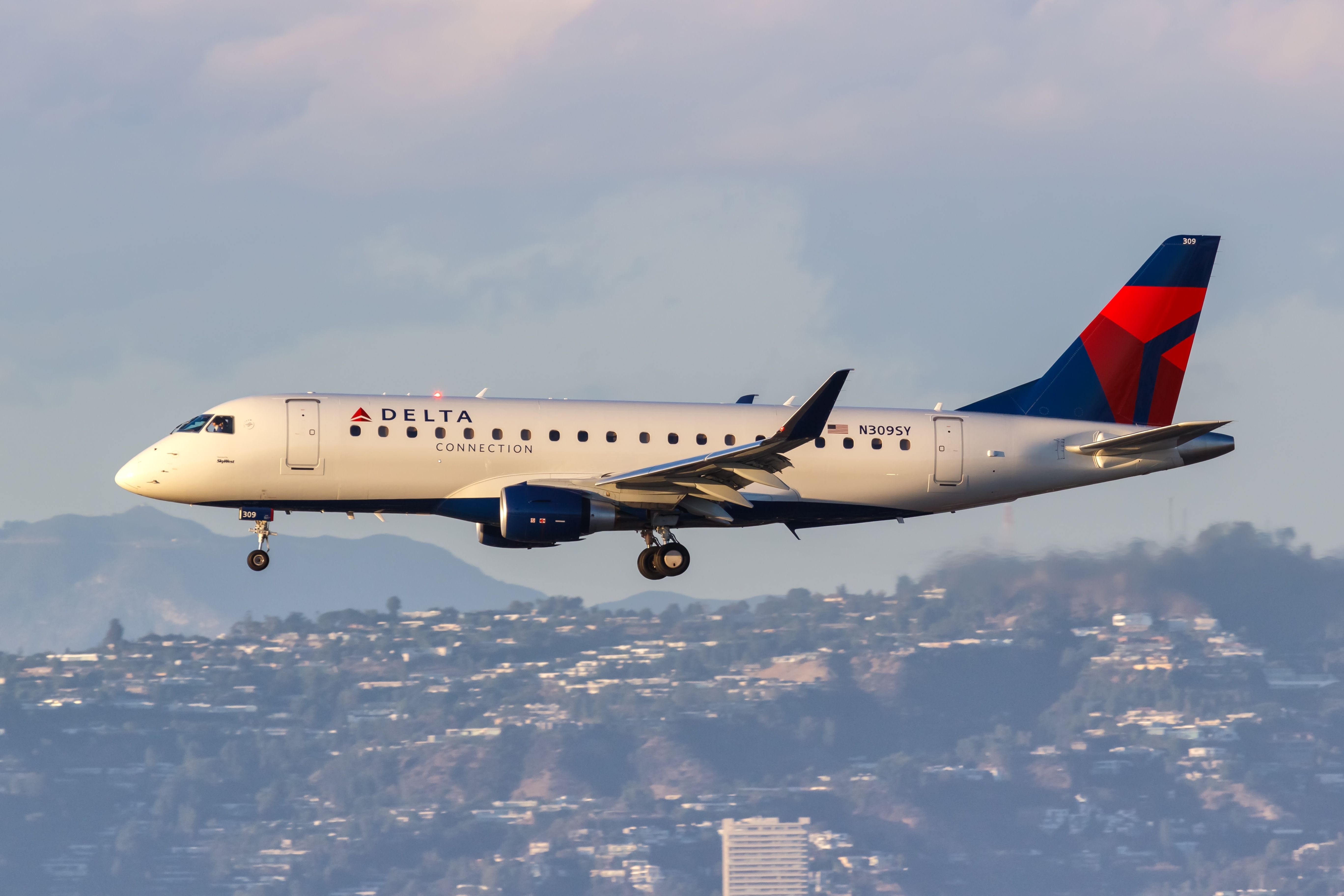 Embraer E175 Service: Delta Announces New Tulsa International-New York LaGuardia Flights