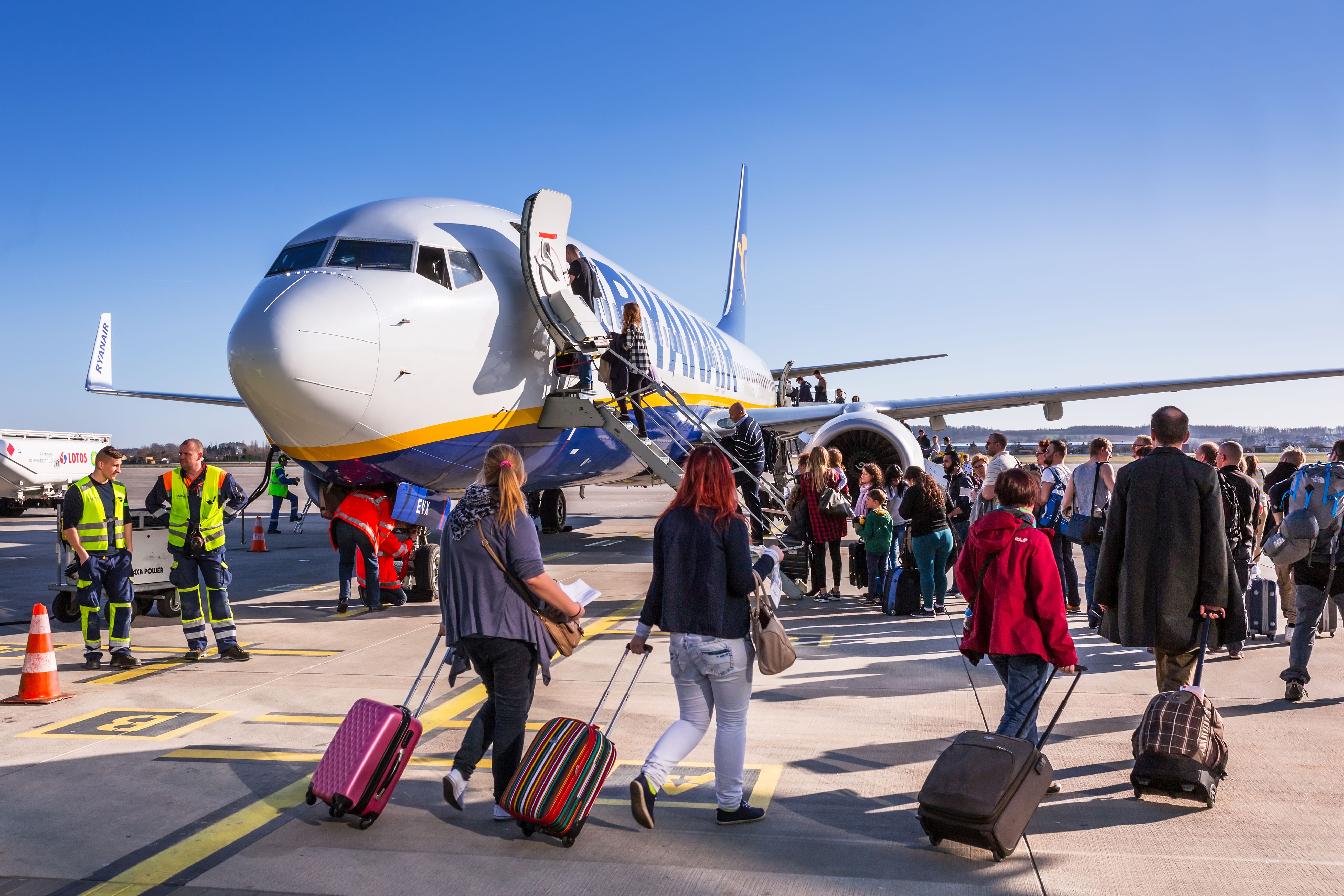 Examined: 5 Key Cost Factors For Air Passengers When Booking Vacations