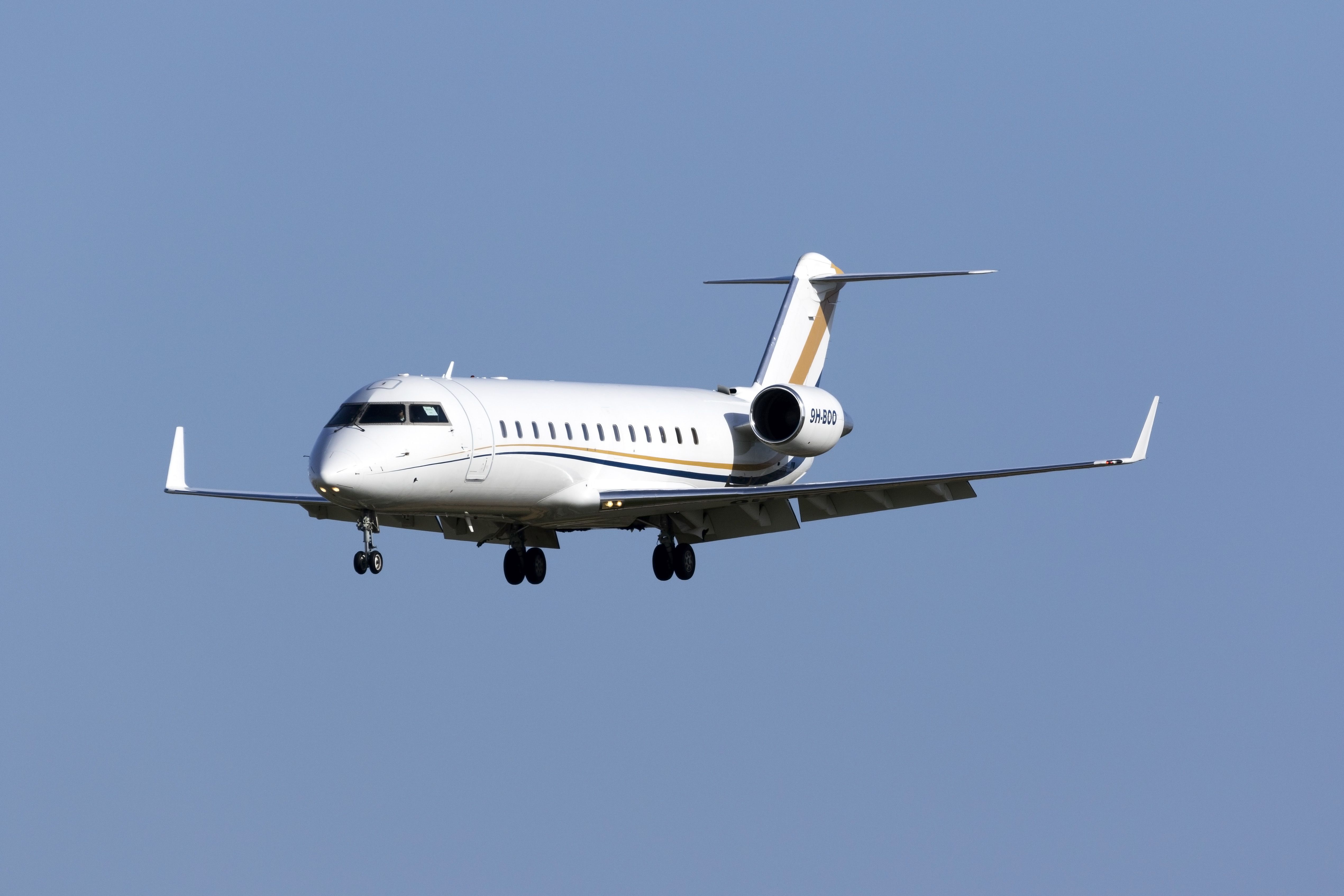 6 Cool Things Inside Jay-Z's Private Jet: A Bombardier Challenger 850