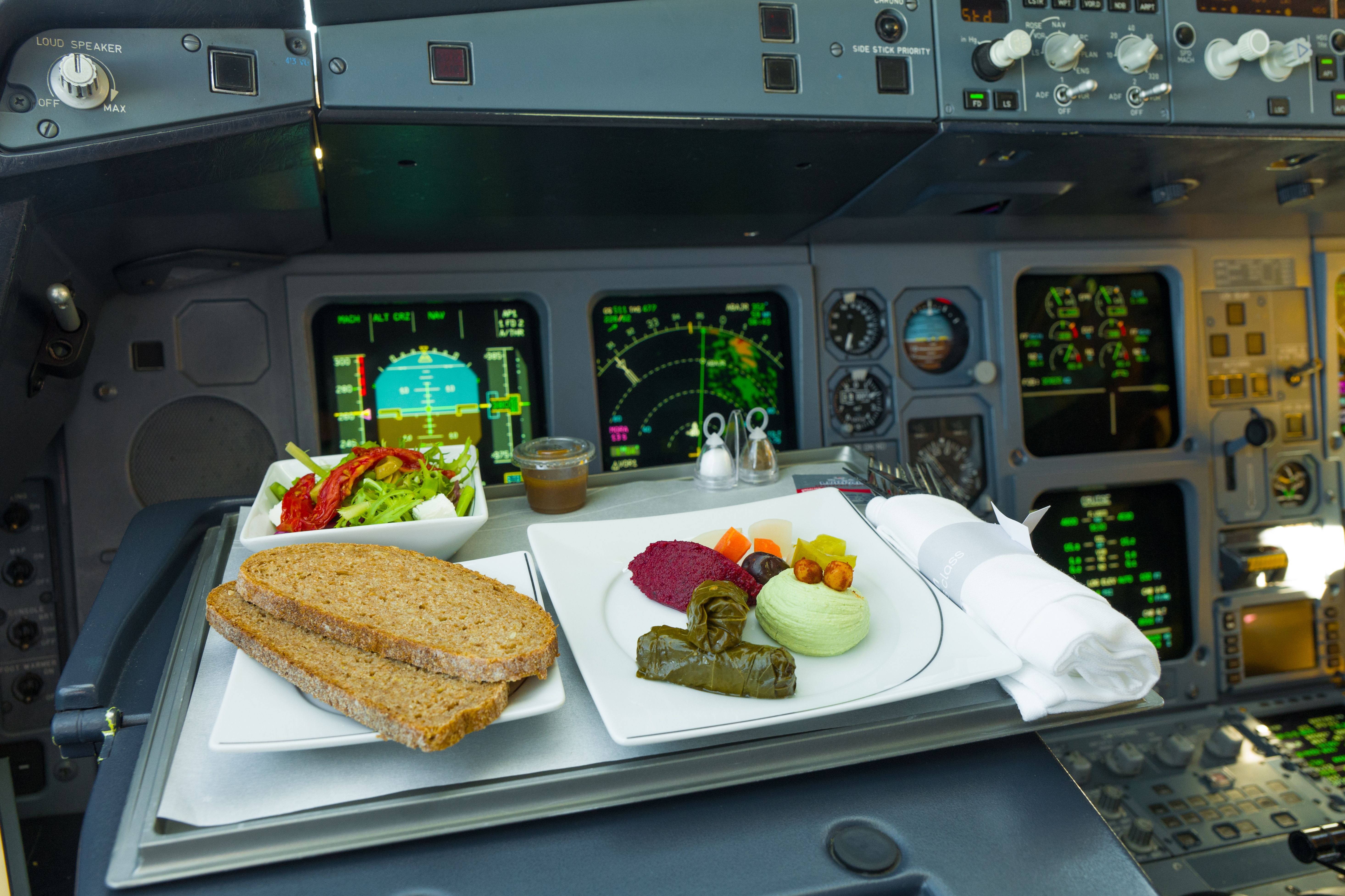 How Do Pilots' Flying Schedules Impact When & What They Eat?