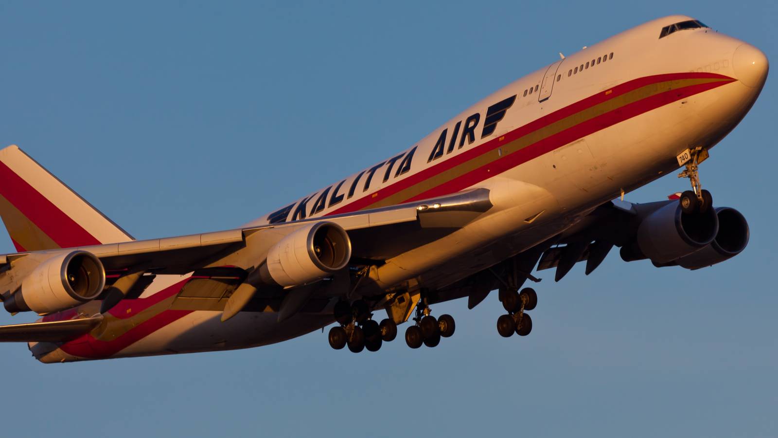 Kalitta Air Boeing 747-400 Slides Off The Runway Landing In Ningbo, China