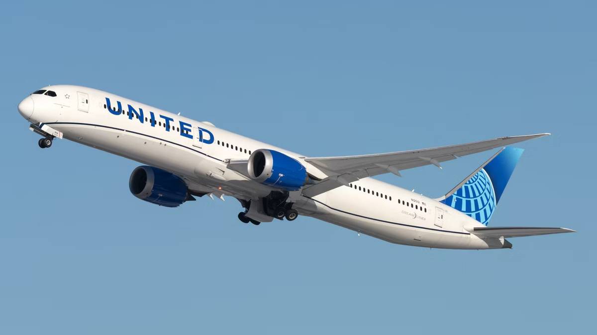 United Airlines Agrees $30 Million Settlement With Quadriplegic Passenger's Family