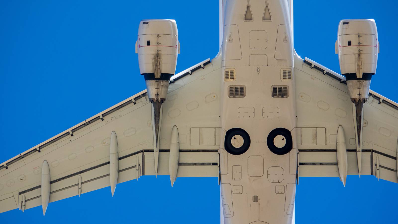What Happens When An Aircraft's Landing Gear Doesn't Retract?