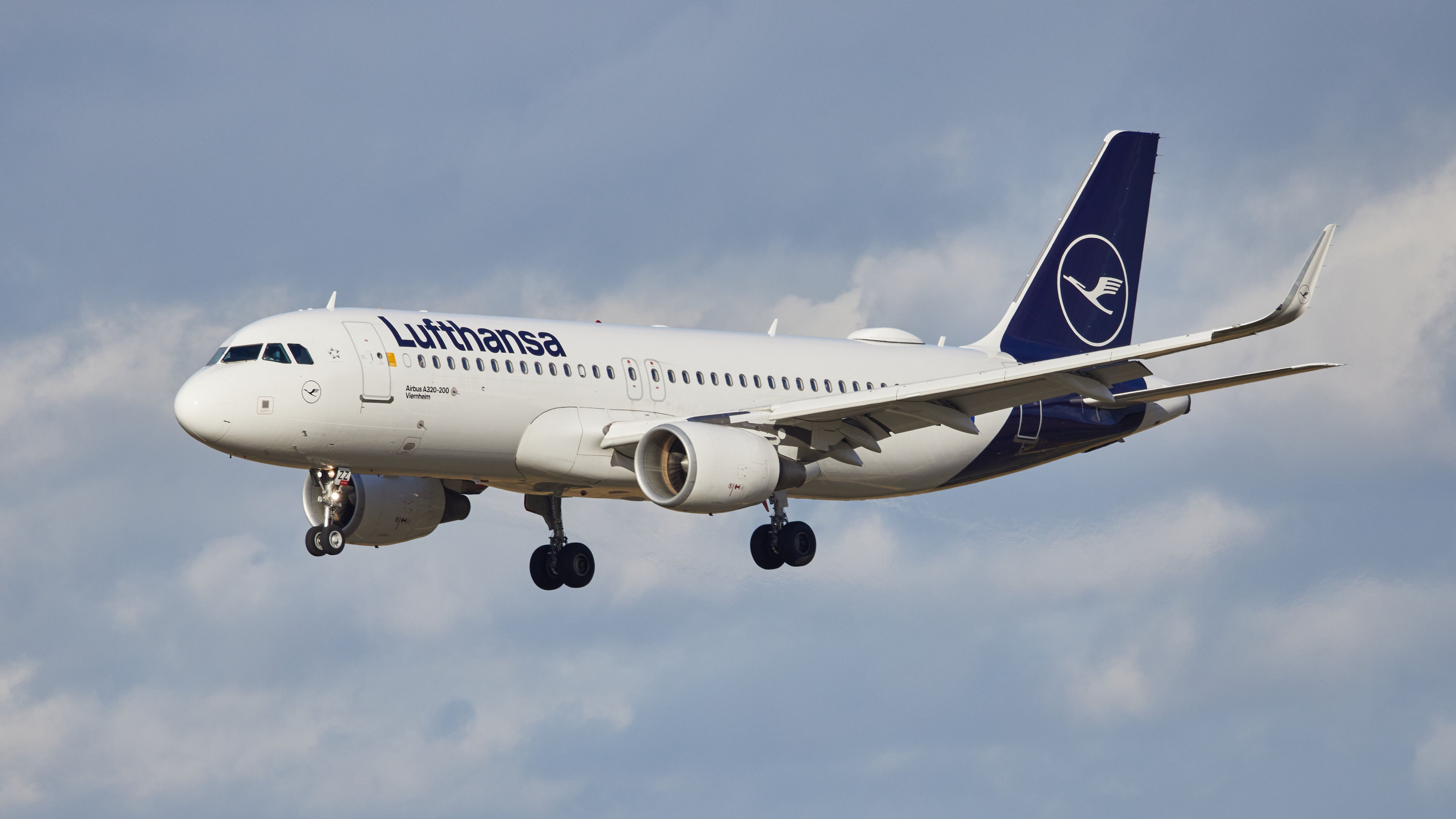 Lufthansa Is Upgrading Short Haul Cabins With USB Power & Tablet