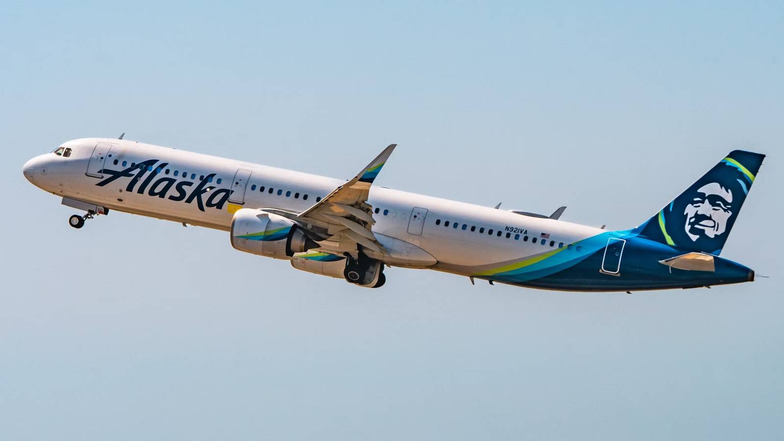 Alaska Airlines Found A Coffee Blend That Actually Tastes Better In The Air