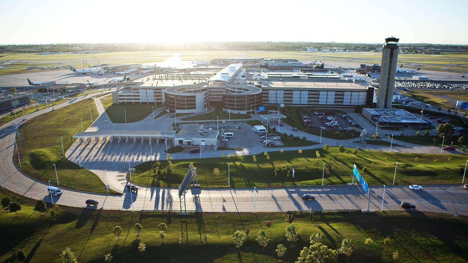 Did You Know: Milwaukee Mitchell International Has An Airport Bookshop Like No Other