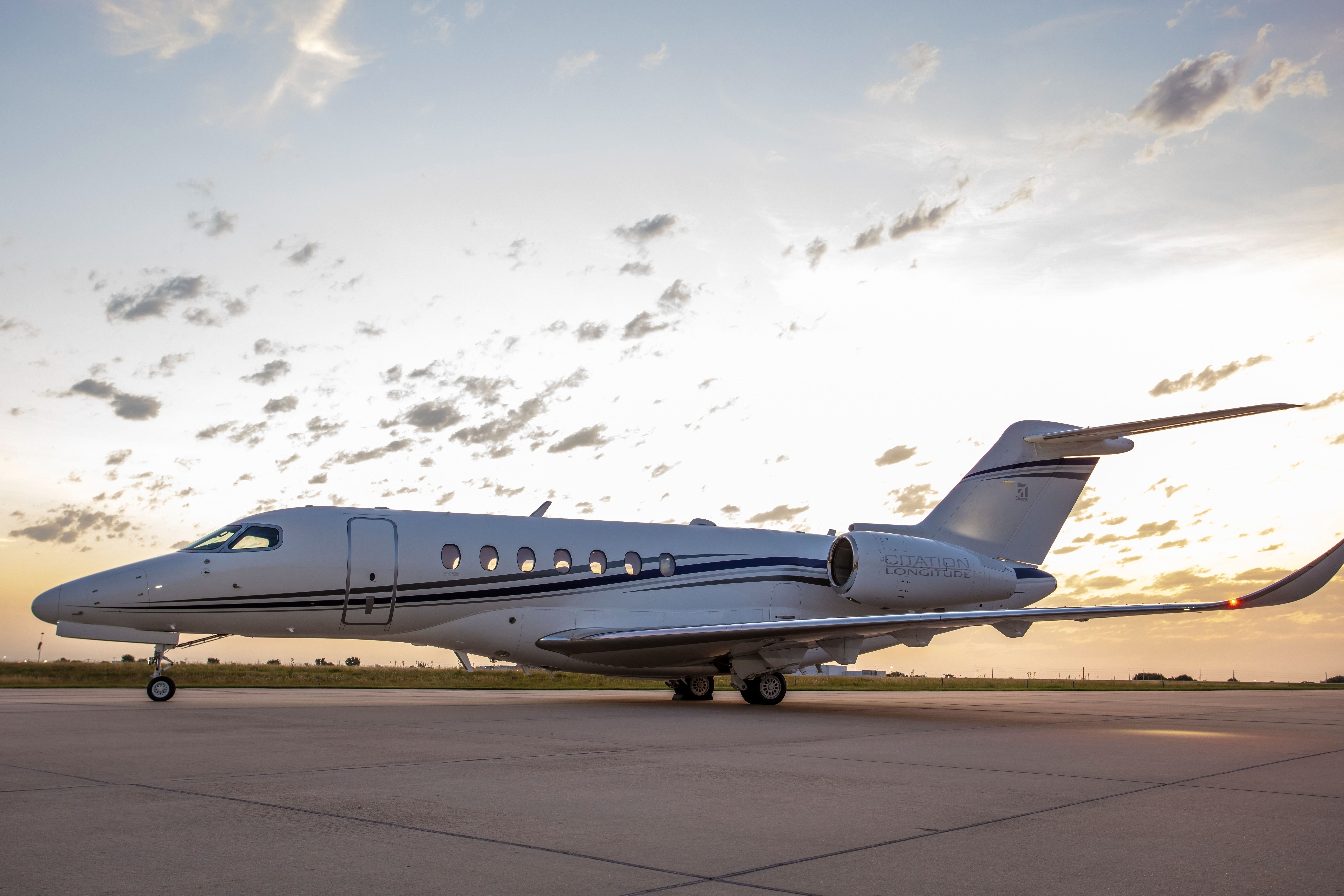 The World's First Business Jets: 6 Of The Earliest Models