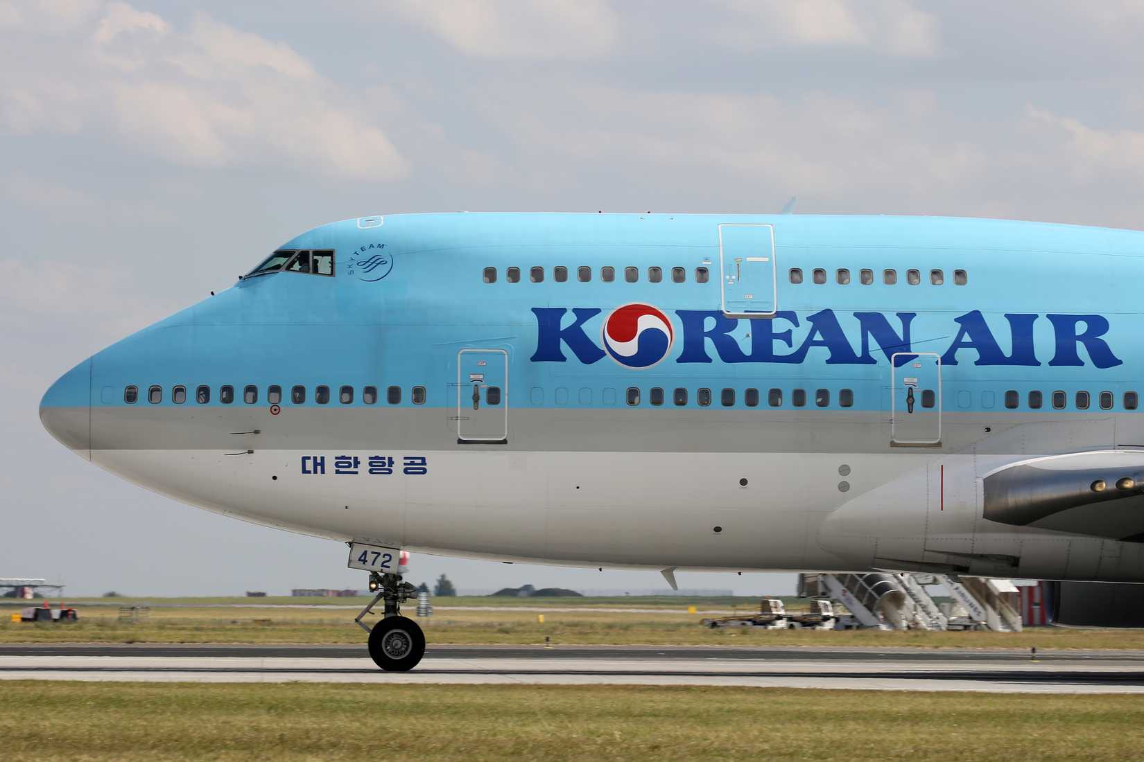 A Korean Air Boeing 747-400 taxiing