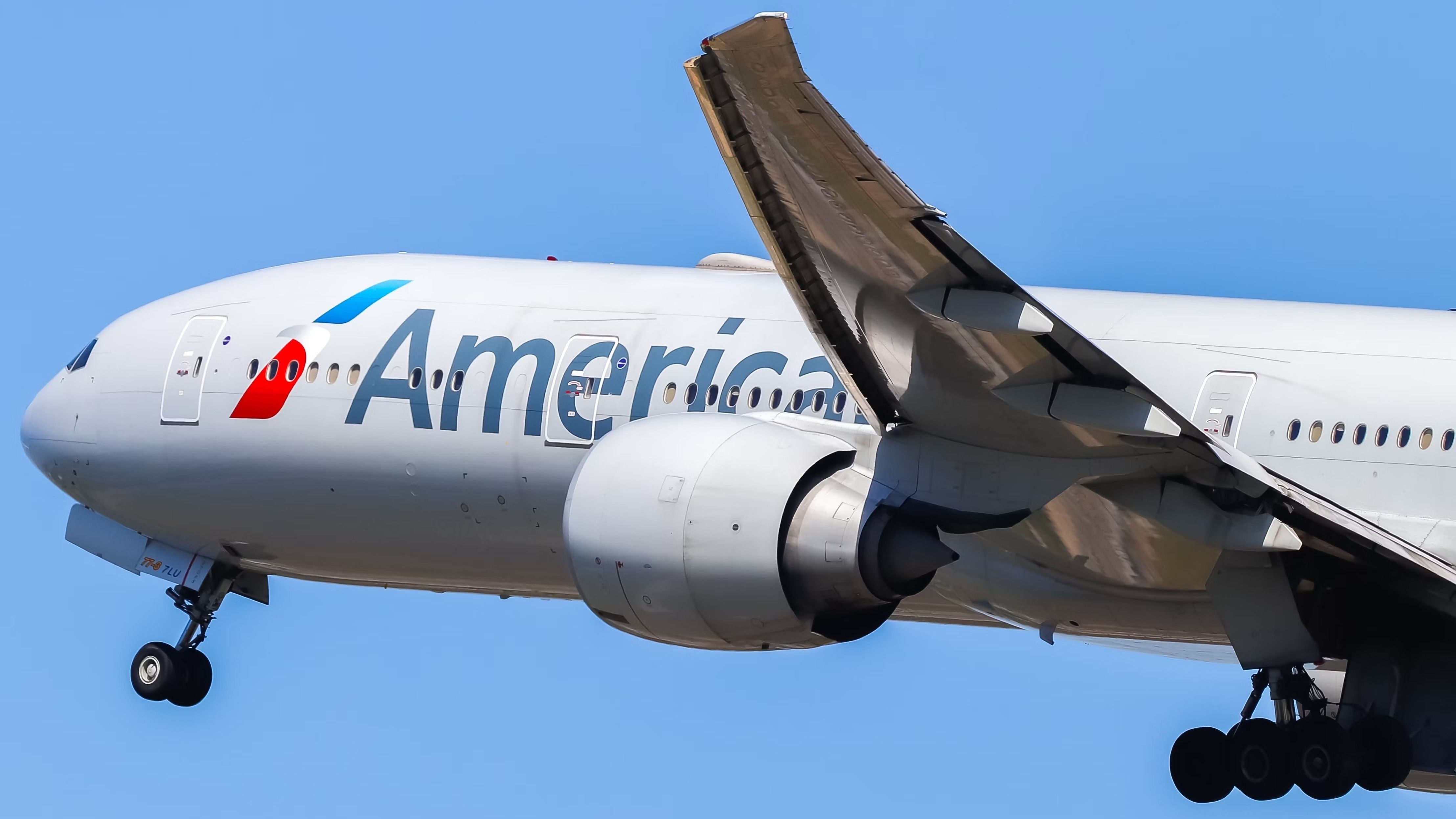 Too Big? American Airlines Grounds Boeing 777-300ER After Taxiway