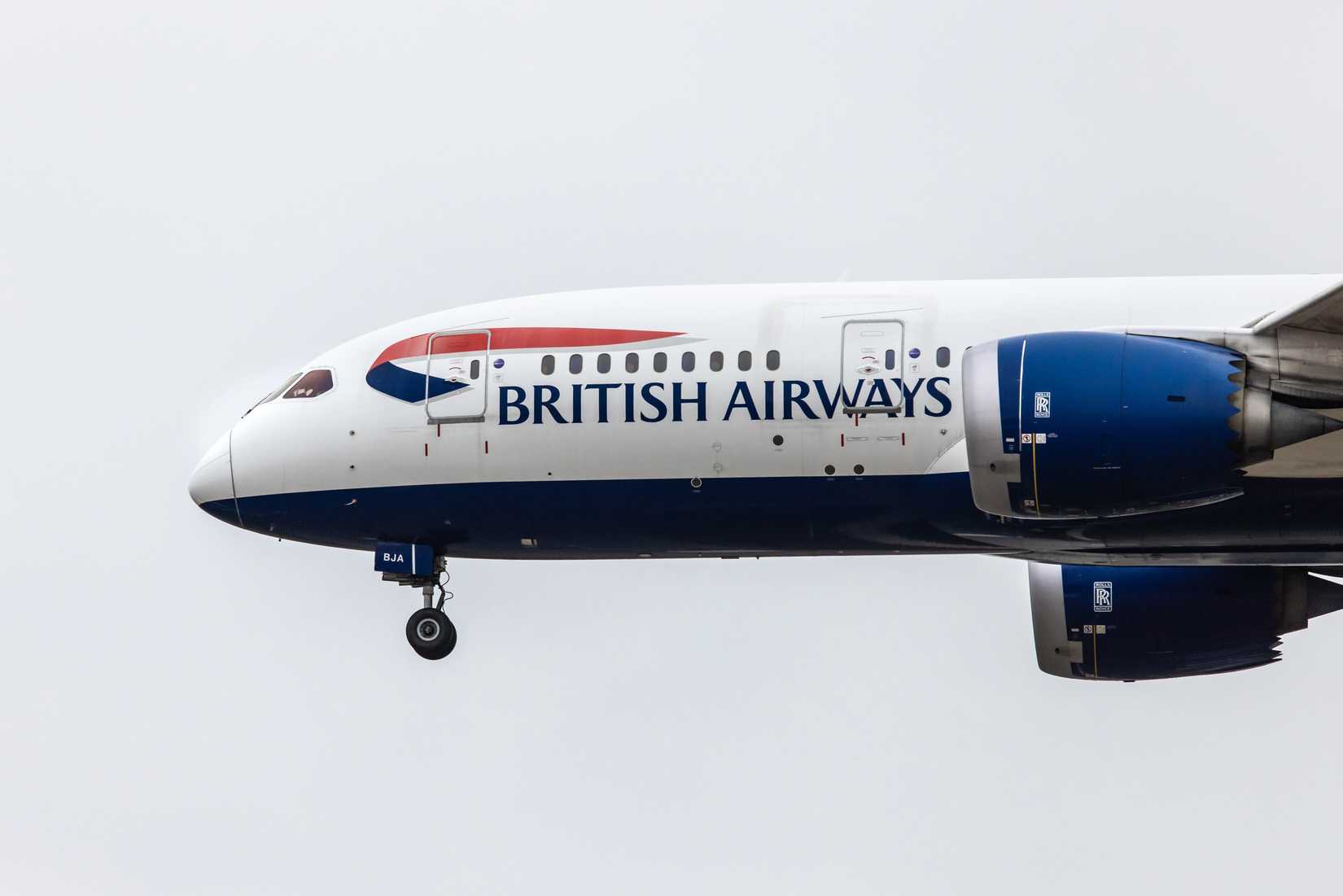 British Airways Boeing 787-8 on final