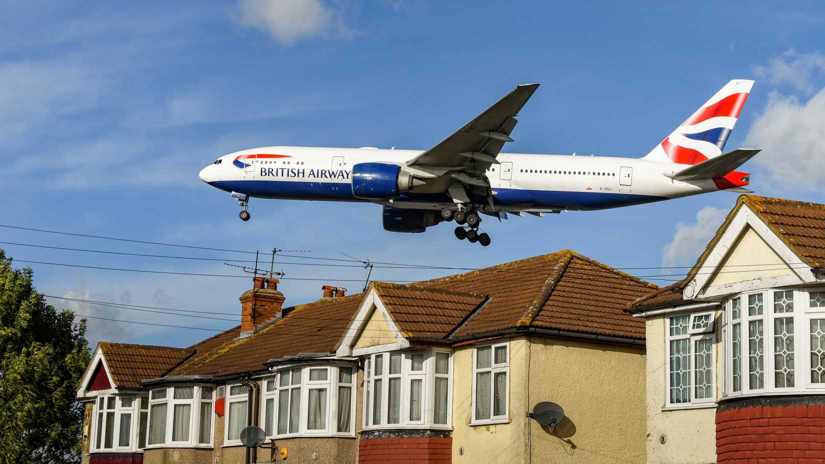 BA Boeing 777-200ER landing