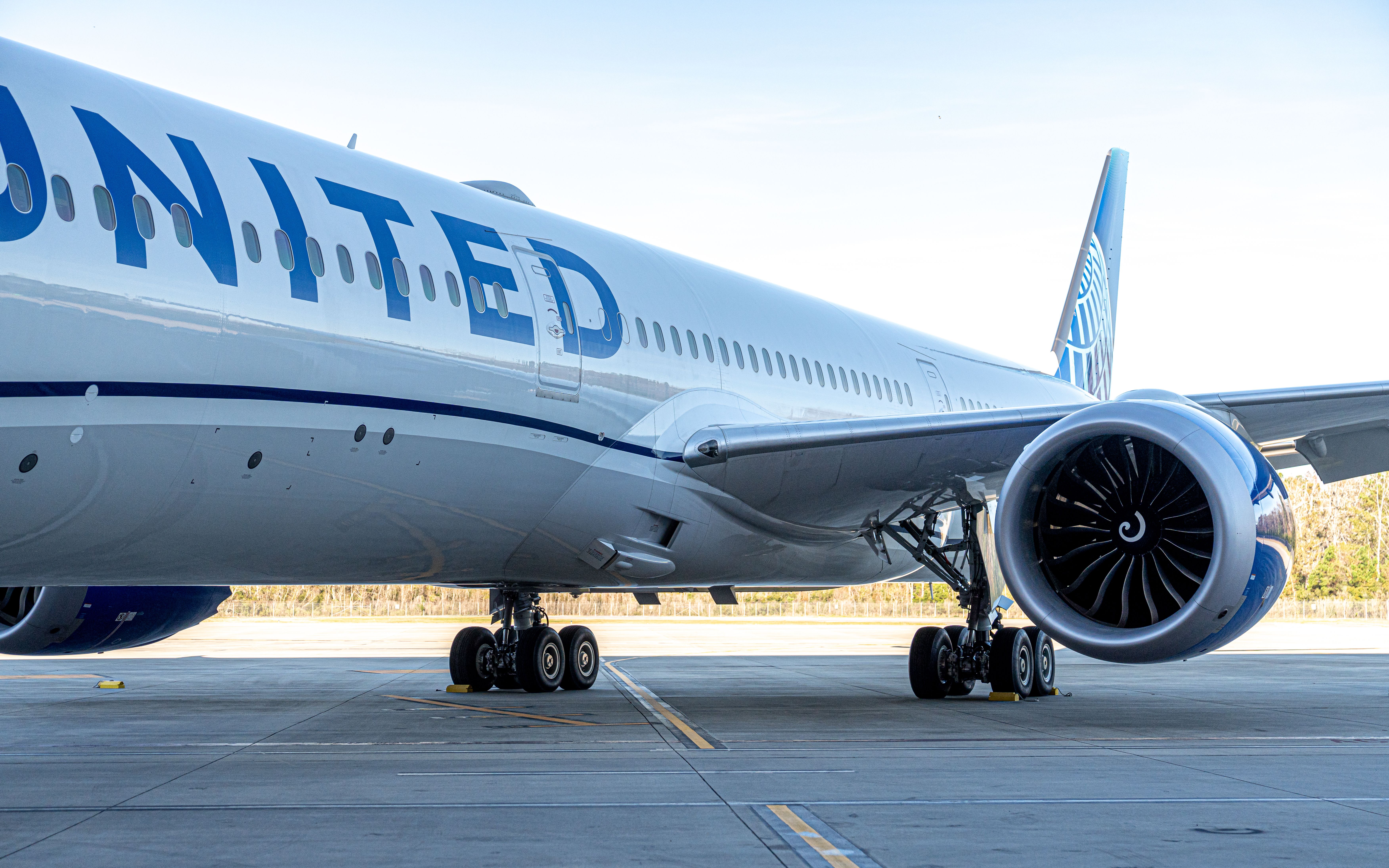 boeing-787-10-lukas-souza-12-