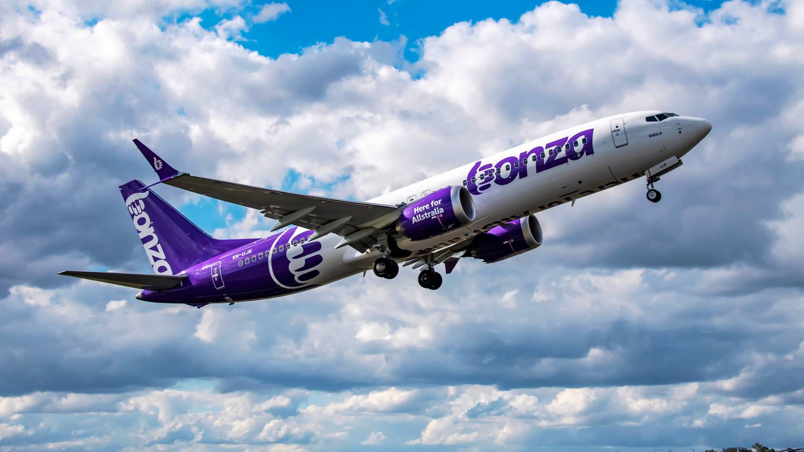 Bonza's Boeing 737s Connecting Crocodiles At Sunshine Coast Airport