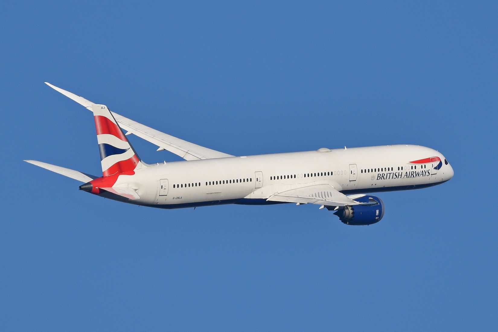 British Airways 787-10 climbing