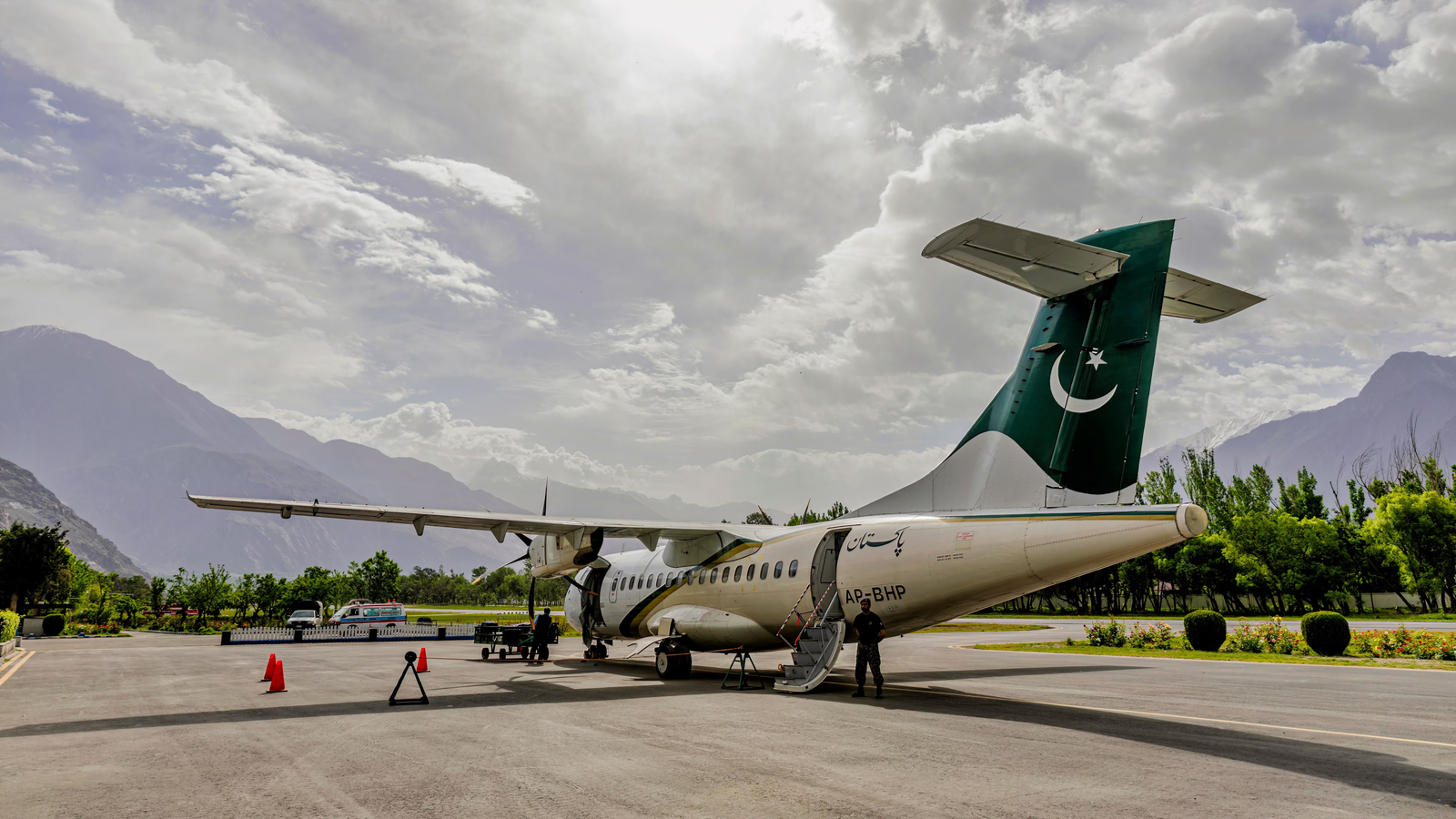 Pakistan International Airlines Wants Pilots & Cabin Crew For Its ATR Aircraft
