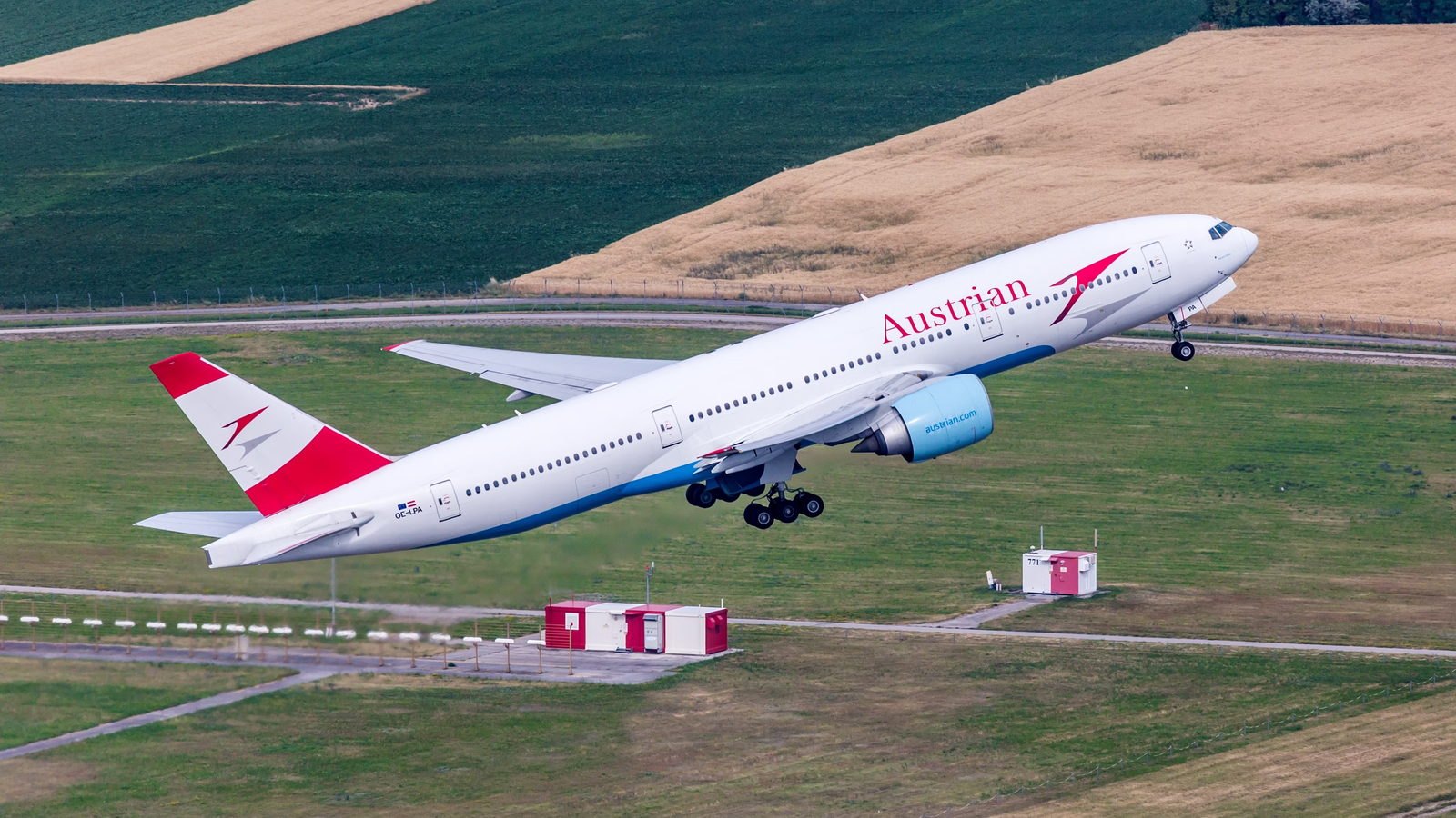 Austrian Airlines Boeing 777 Diverts To Shannon After Emergency