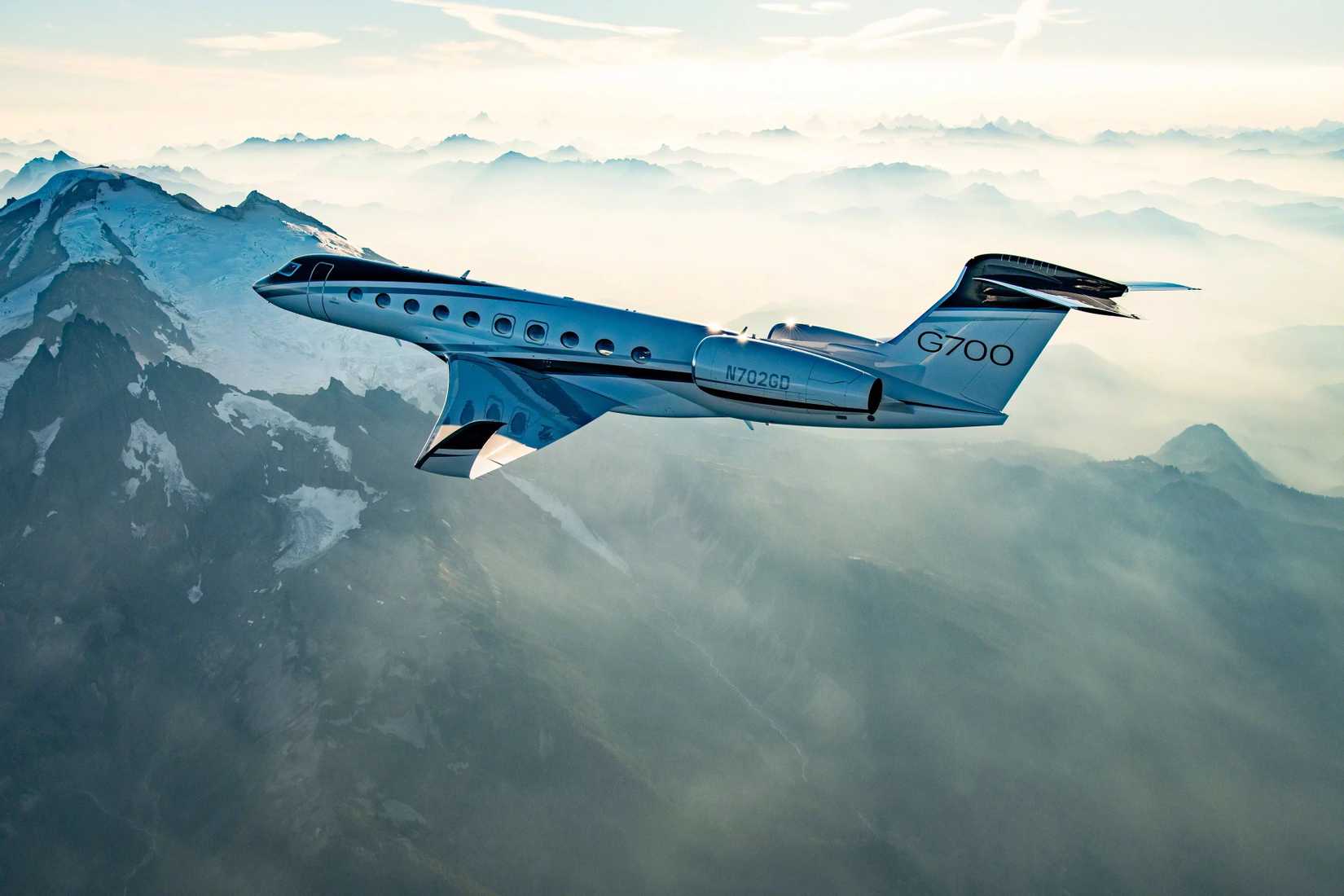 What Are The Main Challenges Facing Pilots At Mountain Airports In The US?