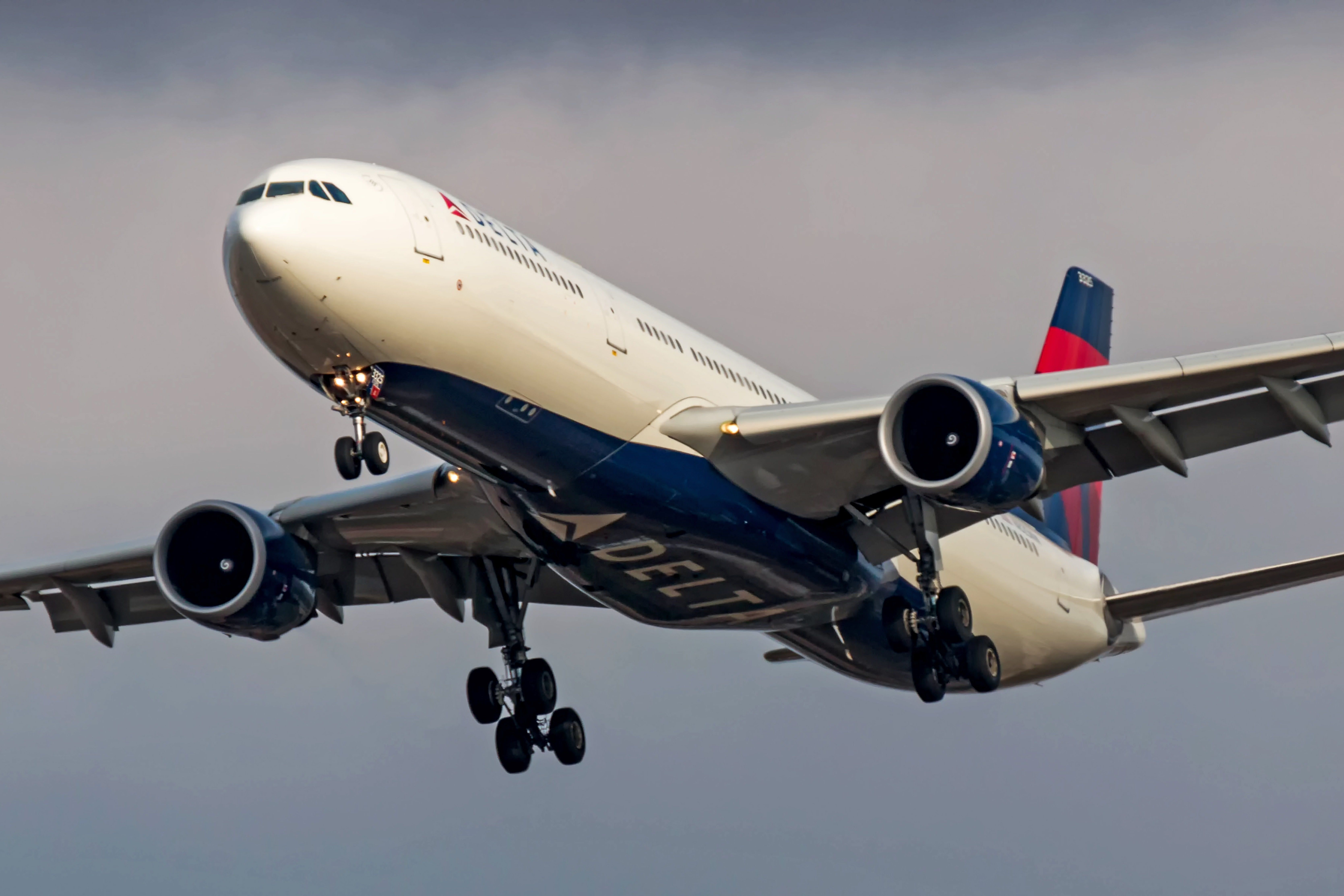 17 Daily Flights: Inside Delta’s Massive Amsterdam Schedule