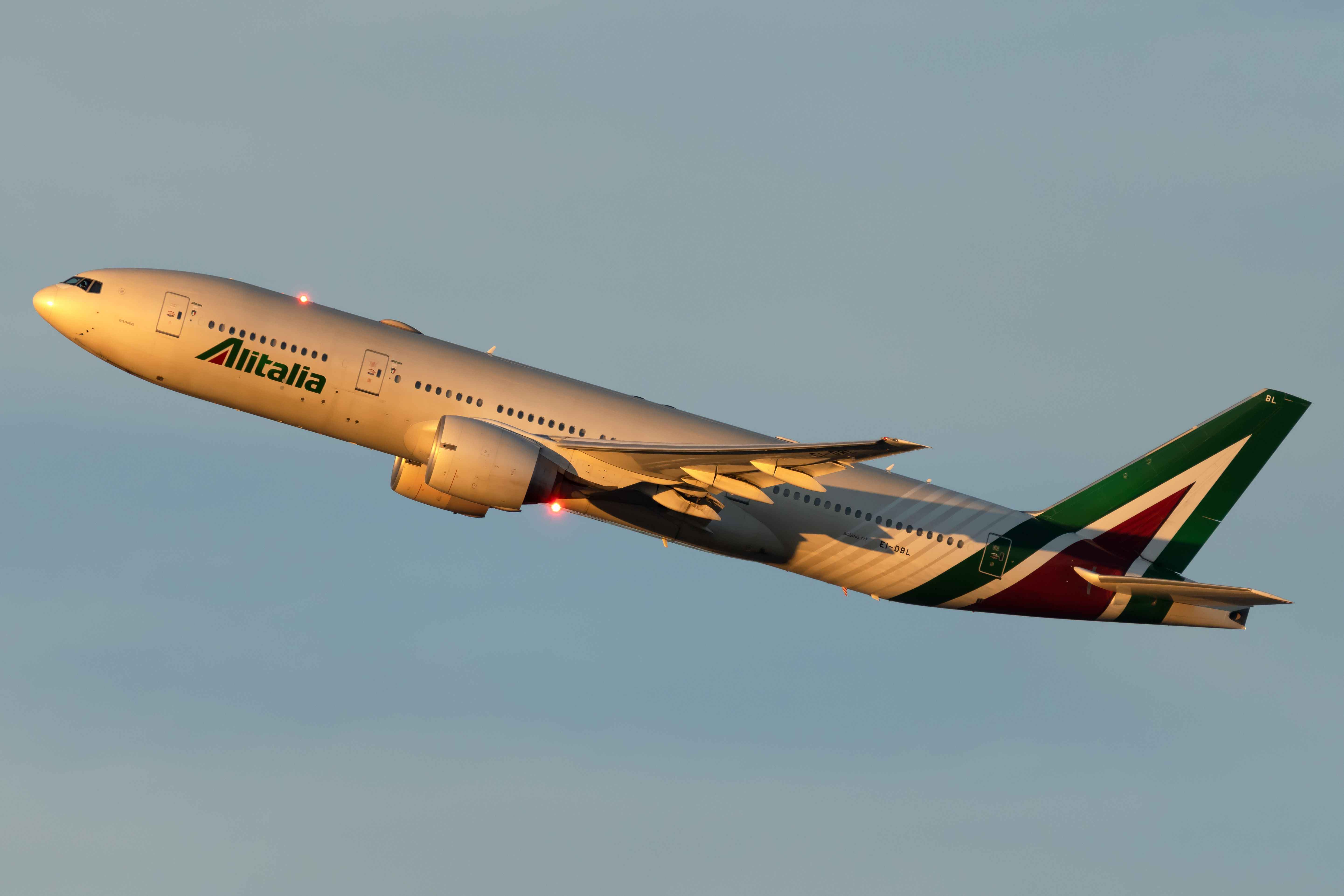 5 Momentous Milestones From The History Of Italian Aviation