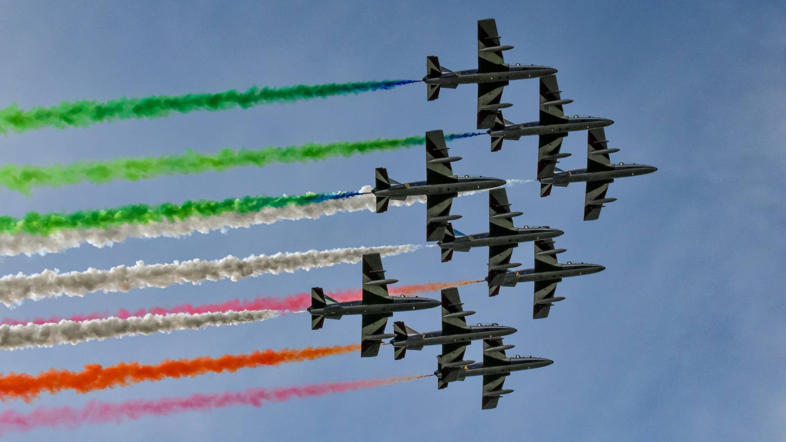 5 Fun Facts About The Smoke Used In Military Air Displays