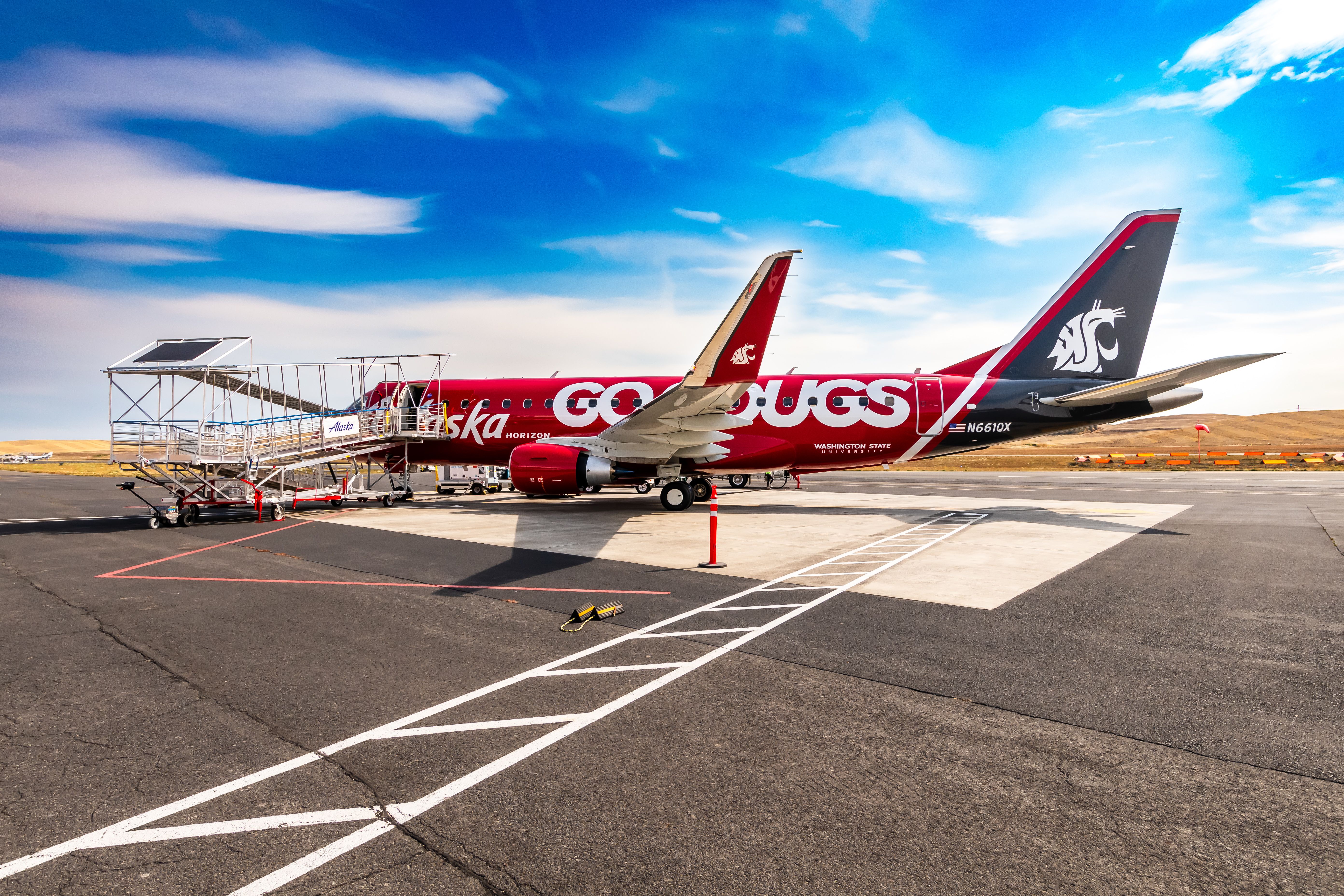 Flight Review: Alaska Airlines' New 'Go Cougs' Embraer E175 From Seattle To Pullman