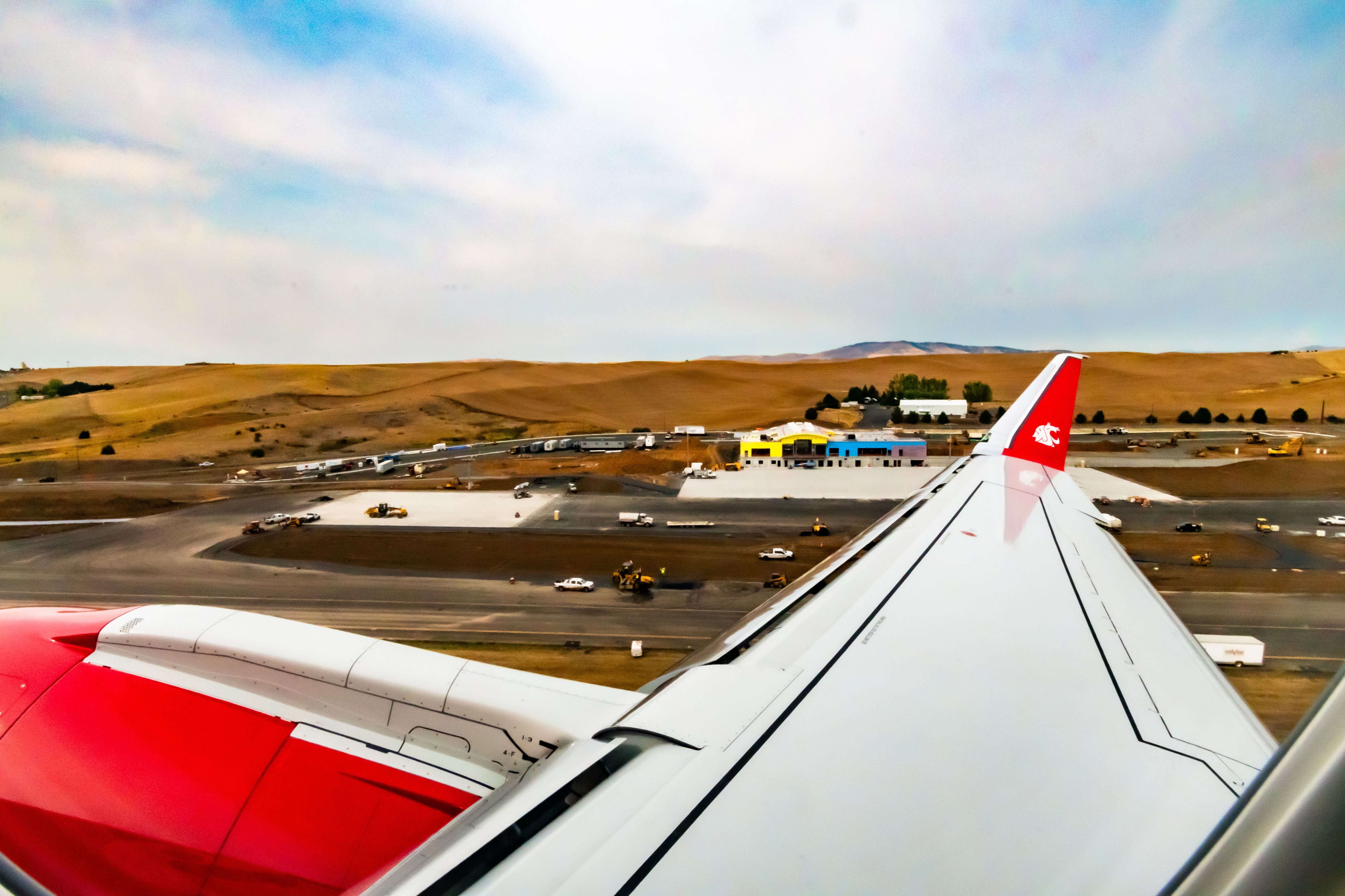 Flight Review: Alaska Airlines' New 'Go Cougs' Embraer E175 From ...
