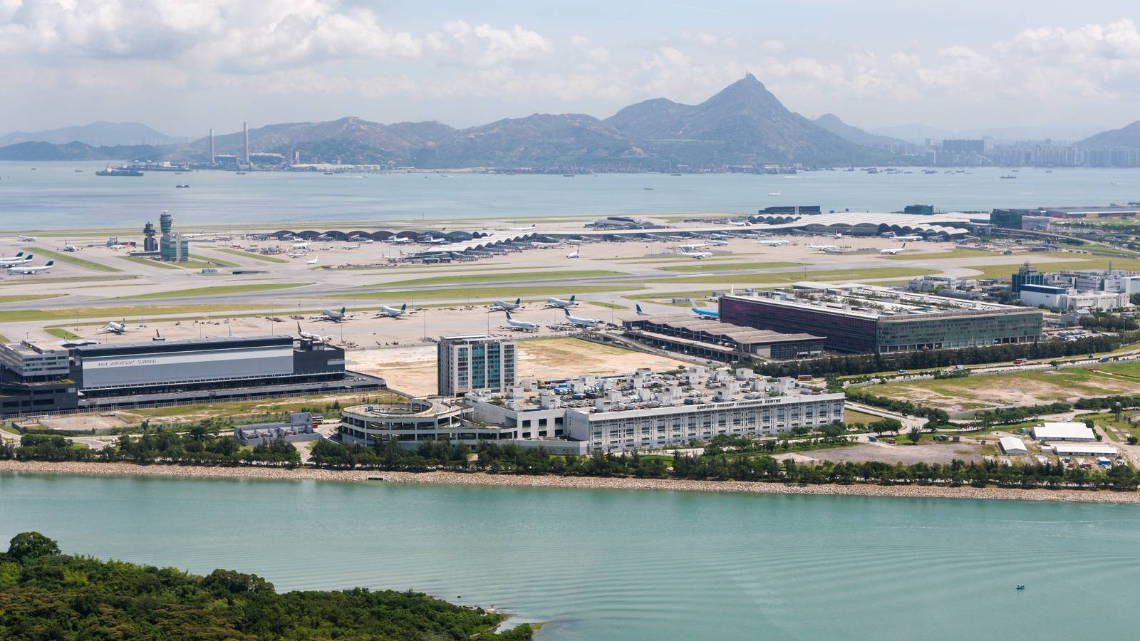 JetBridge Collapses At Hong Kong International Airport