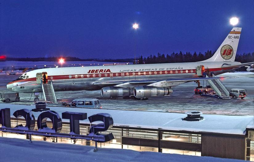 Simple Combustion Engine Can Snow Ingestion Damage Aircraft Engines?