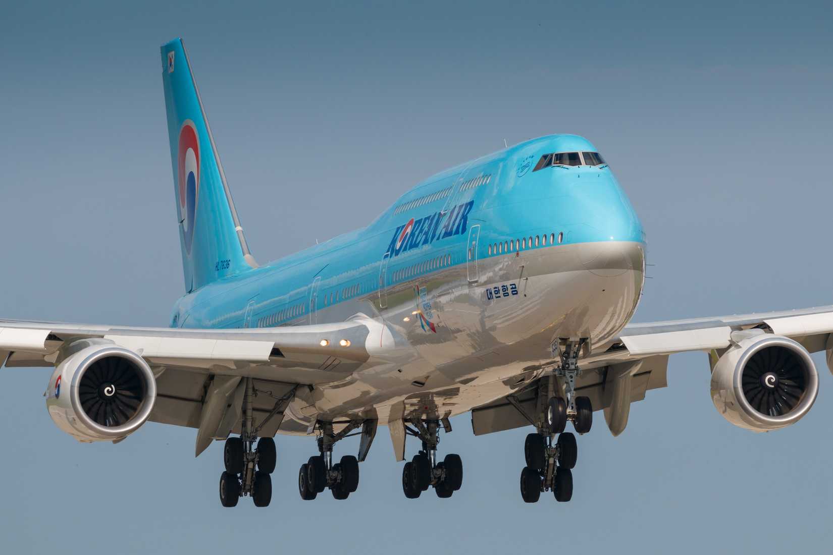 Korean Air 747-8 landing-1