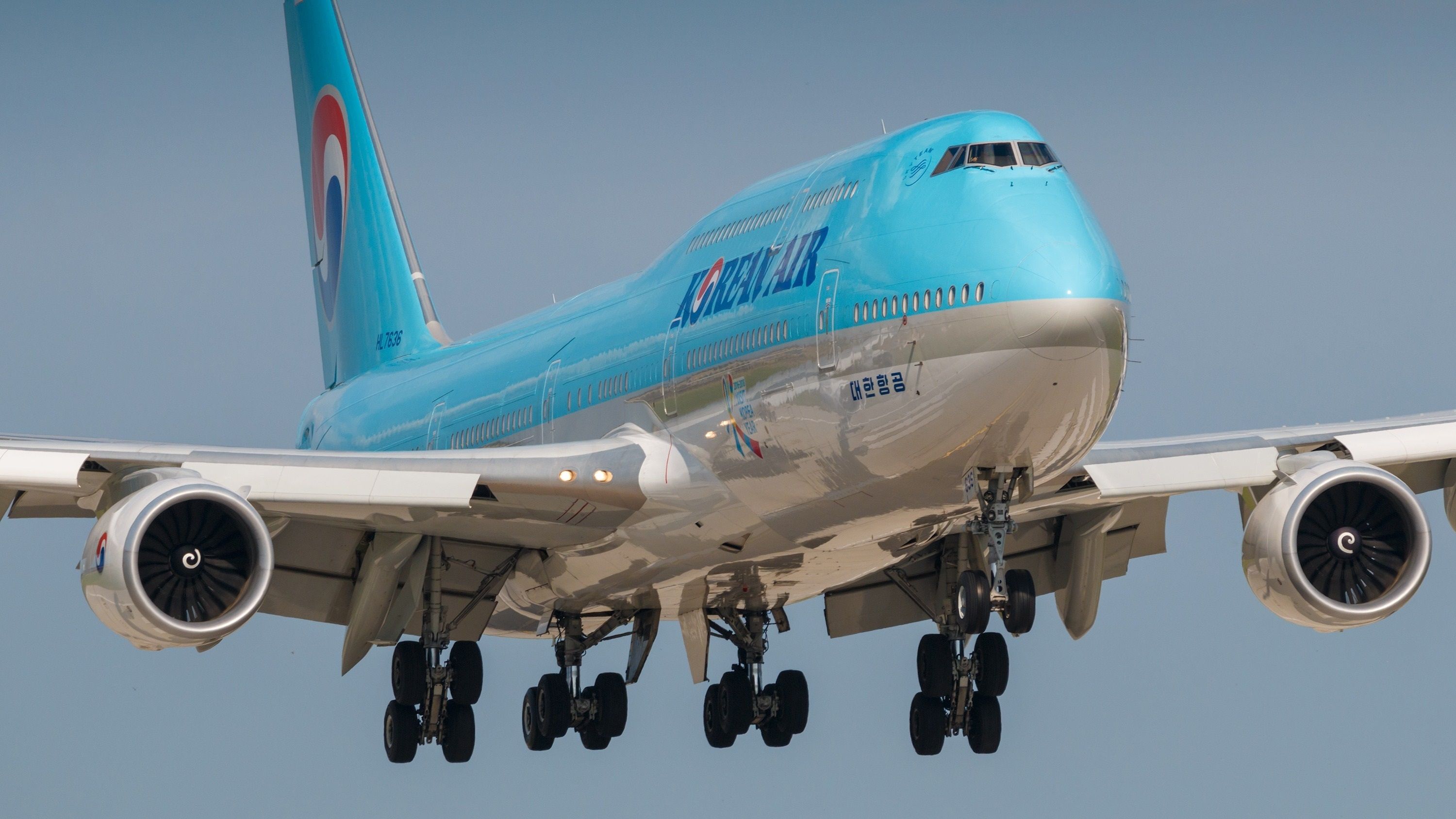 korean-air-747-8-landing1-1.