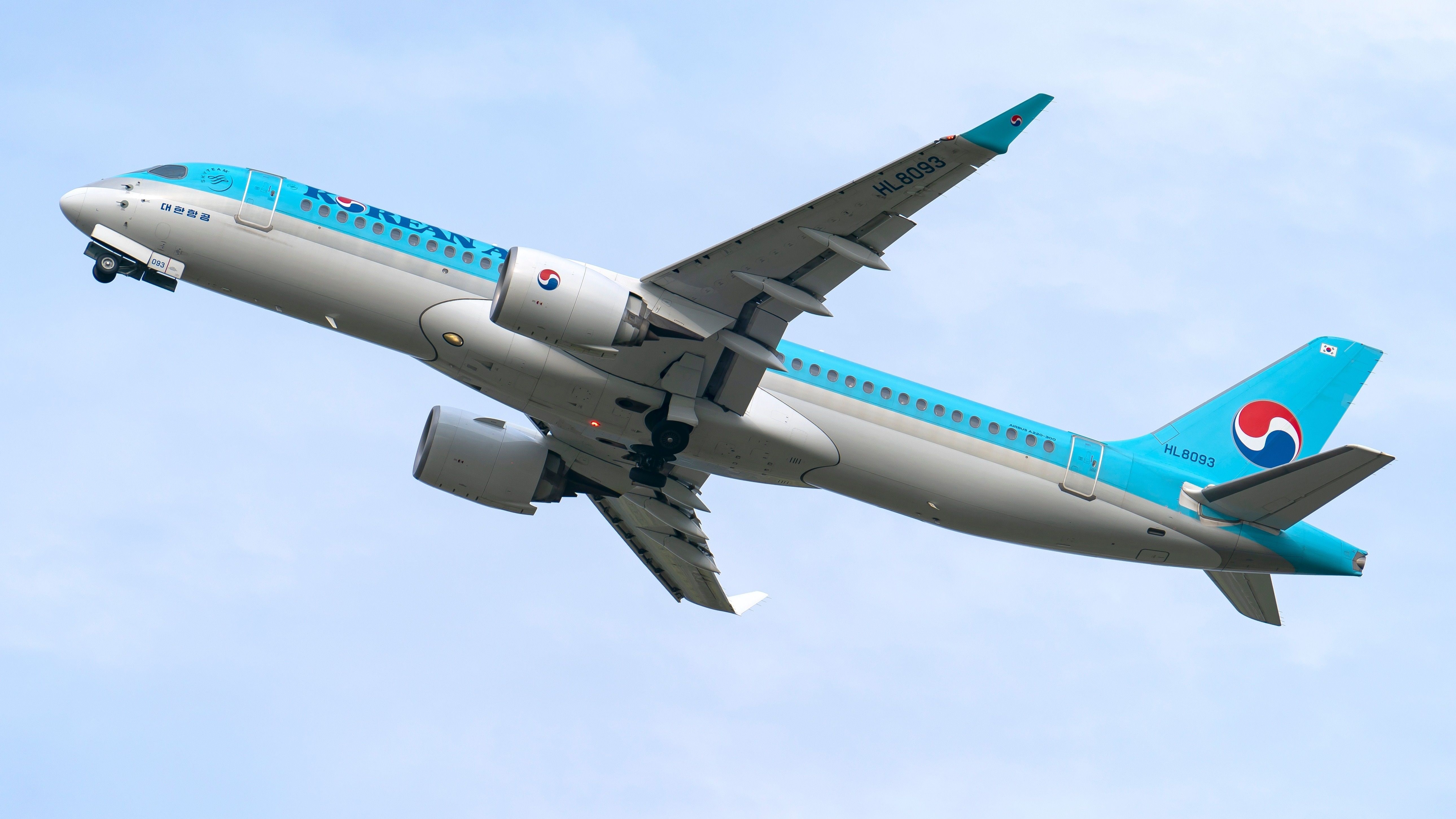Korean Air Adds Hong Kong’s First Regular Airbus A220 Flights