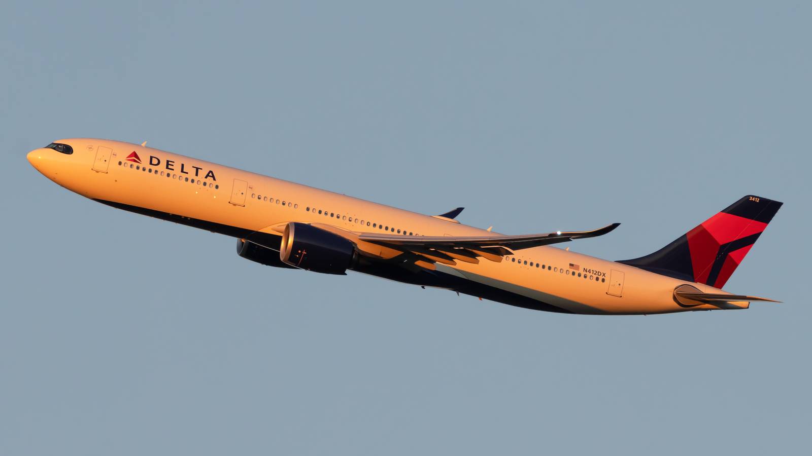 Sleep Expert Shares 5 Top Tips For Sleeping On Airplanes
