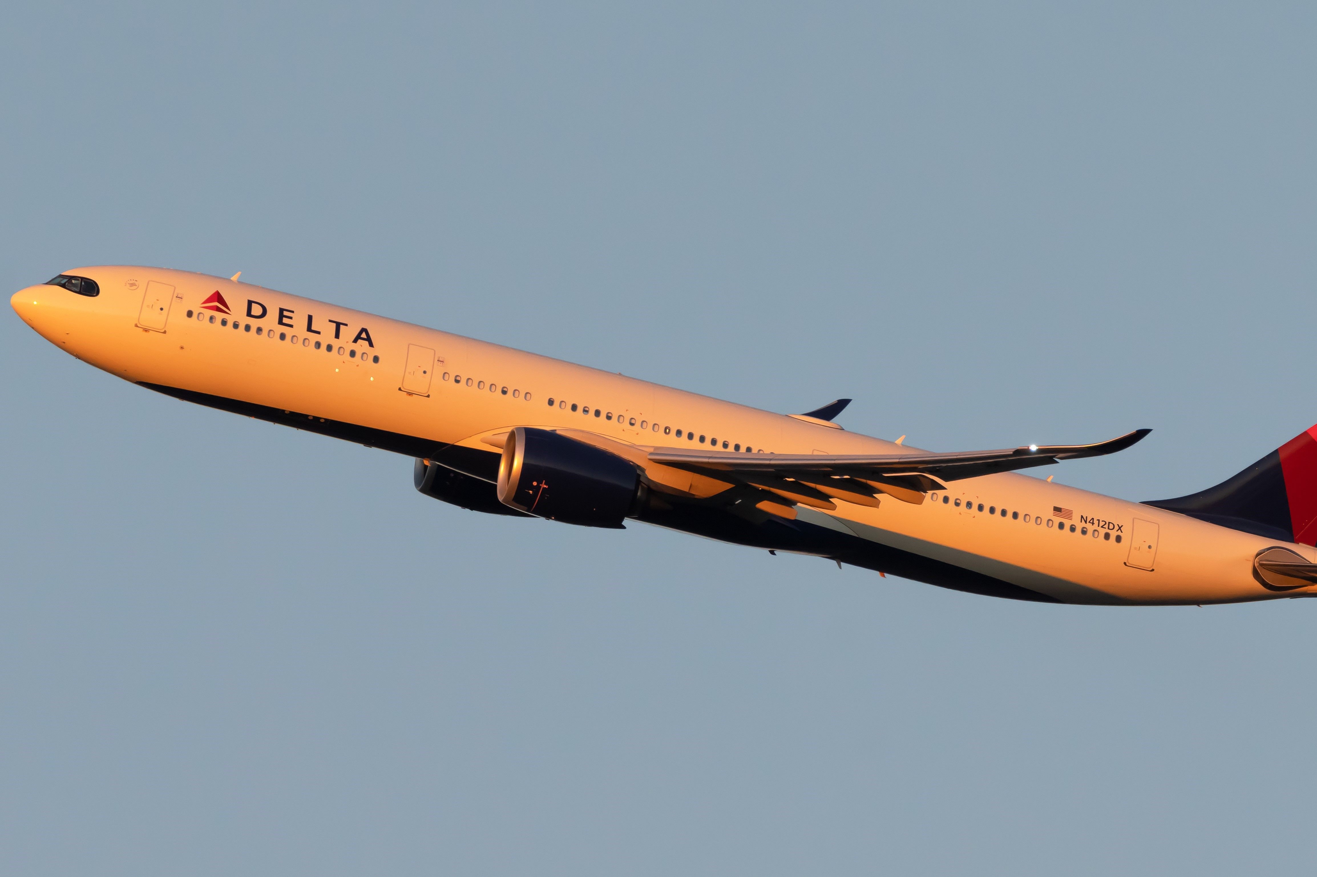 Sleep Expert Shares 5 Top Tips For Sleeping On Airplanes