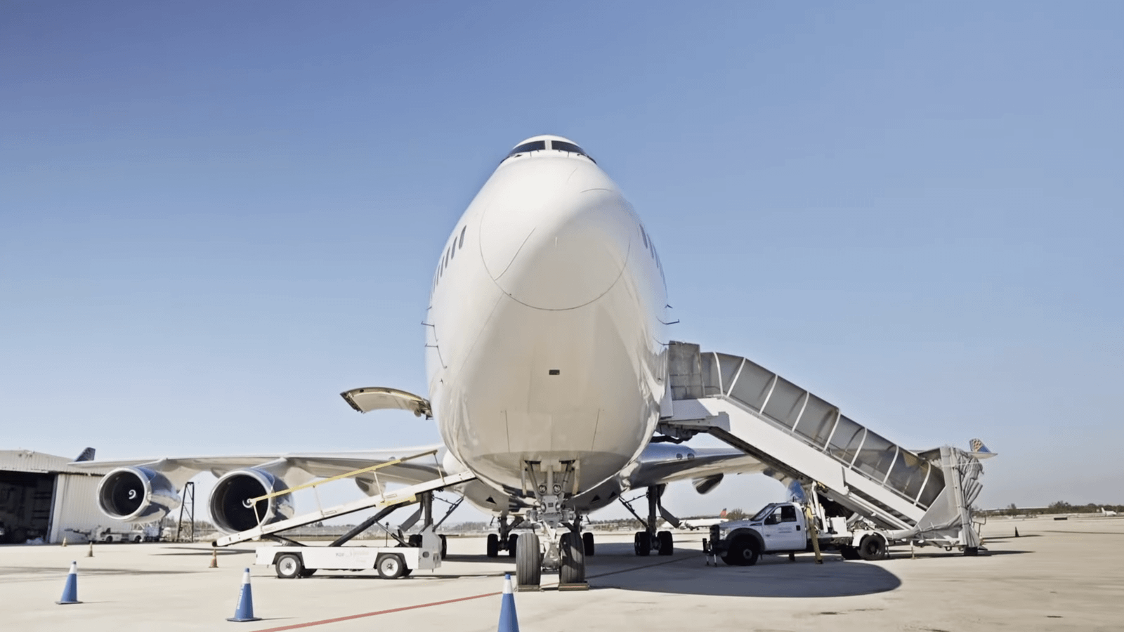 See How The Miami Dolphins Travel In Style On Atlas Air's Boeing 747 Jumbo Jet