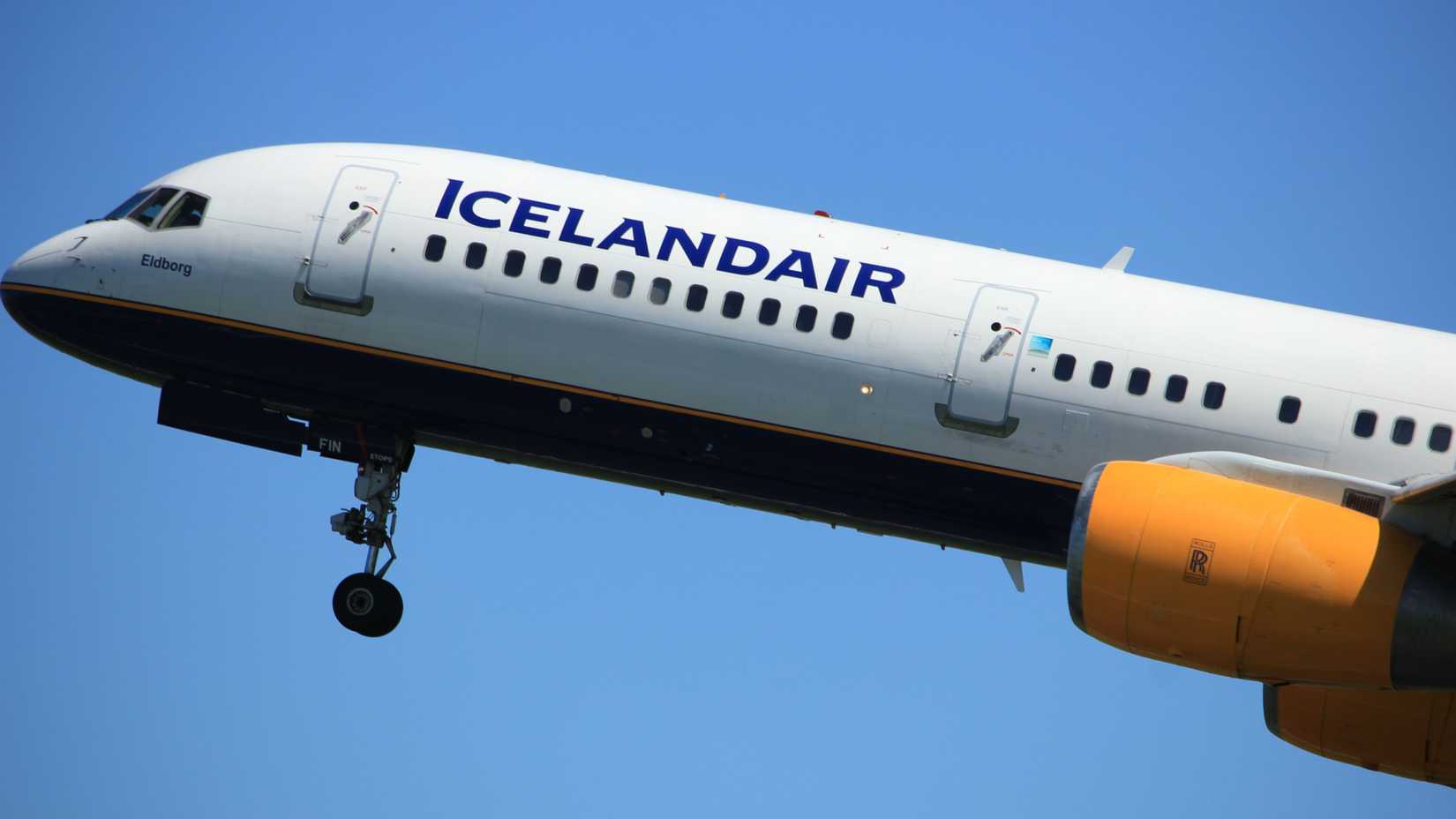 An Icelandair Boeing 757 flying