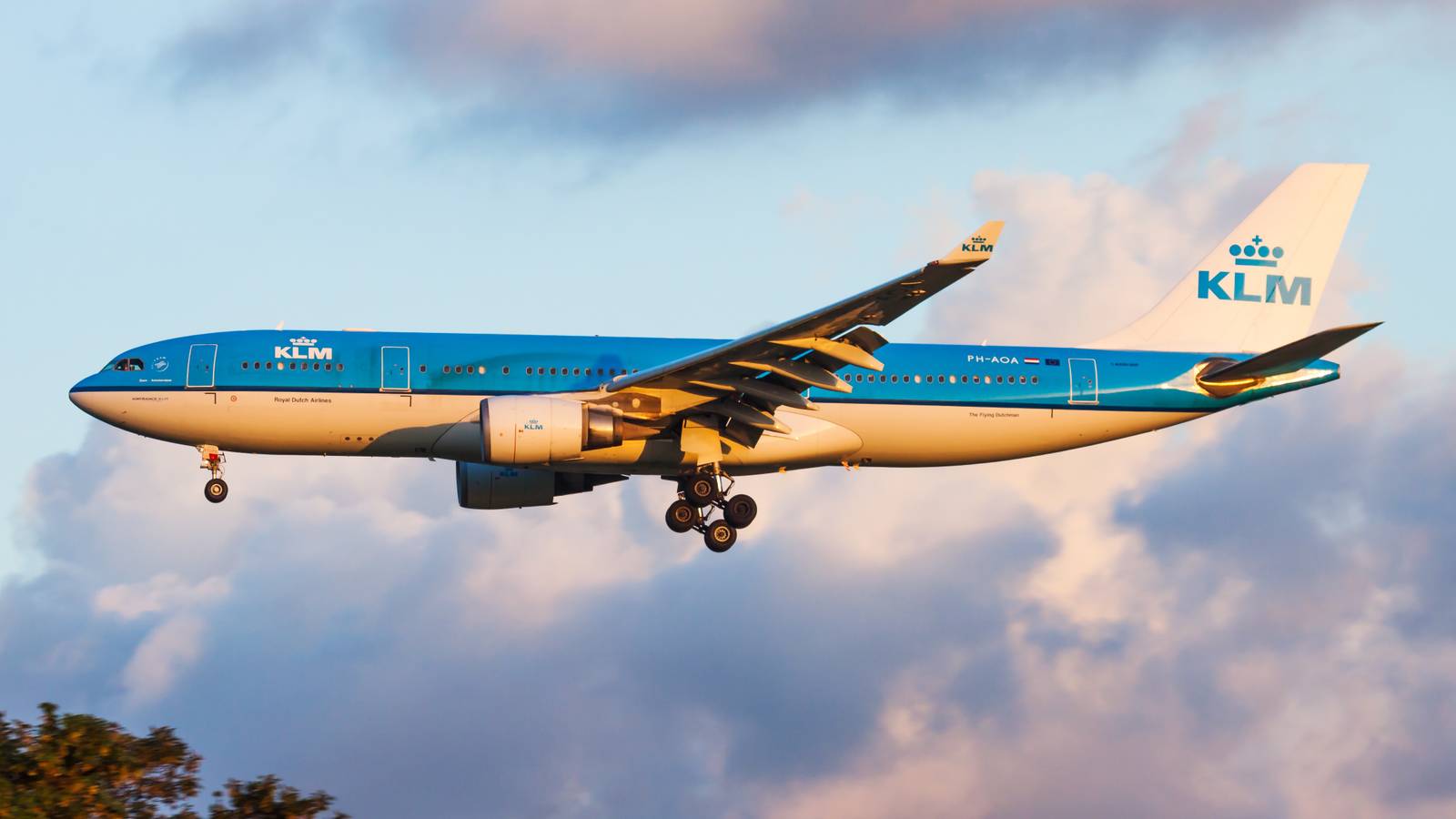 KLM Opens Newly-Remodeled Crown Lounge At George Bush Intercontinental Airport