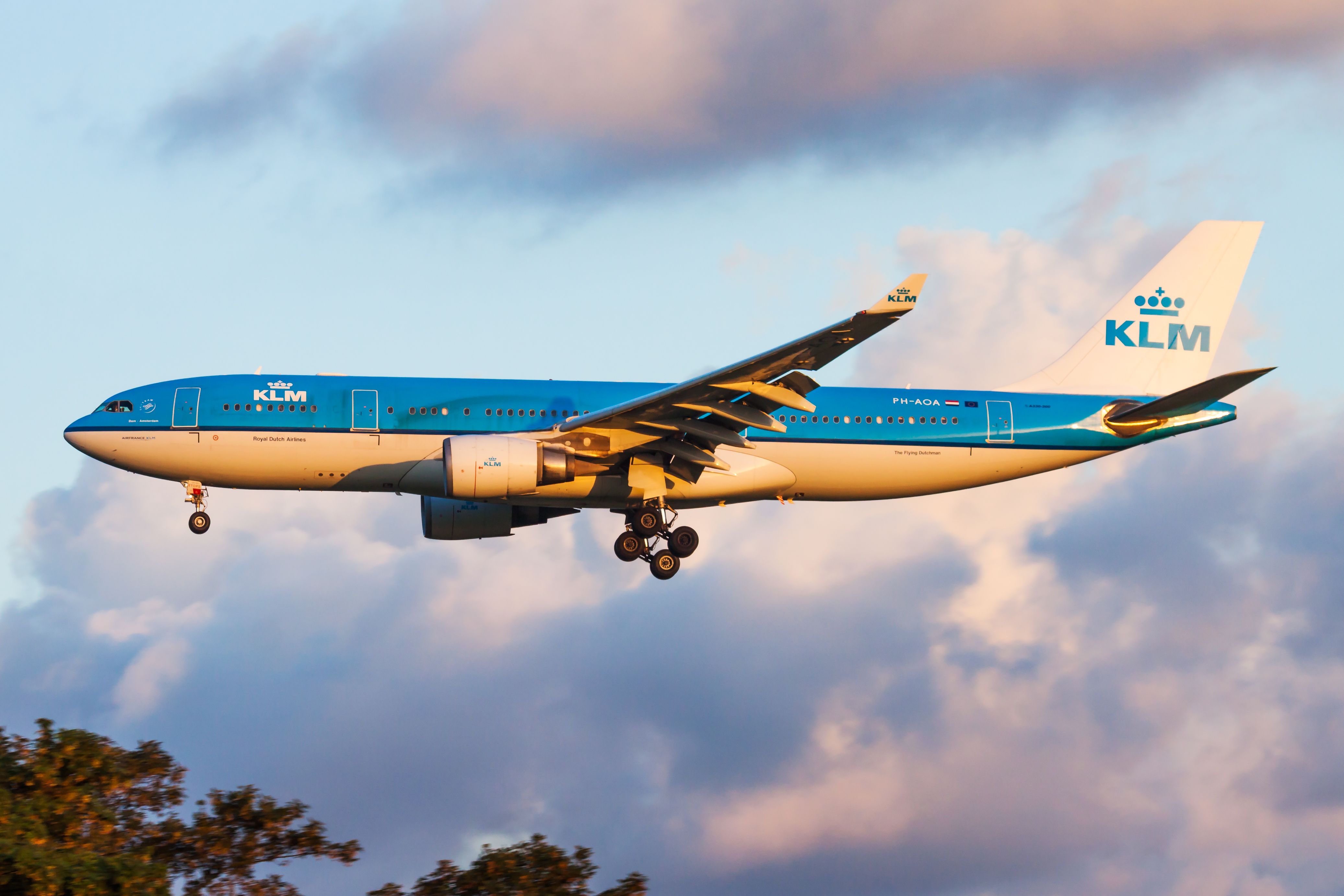 KLM Opens Newly-Remodeled Crown Lounge At George Bush Intercontinental Airport