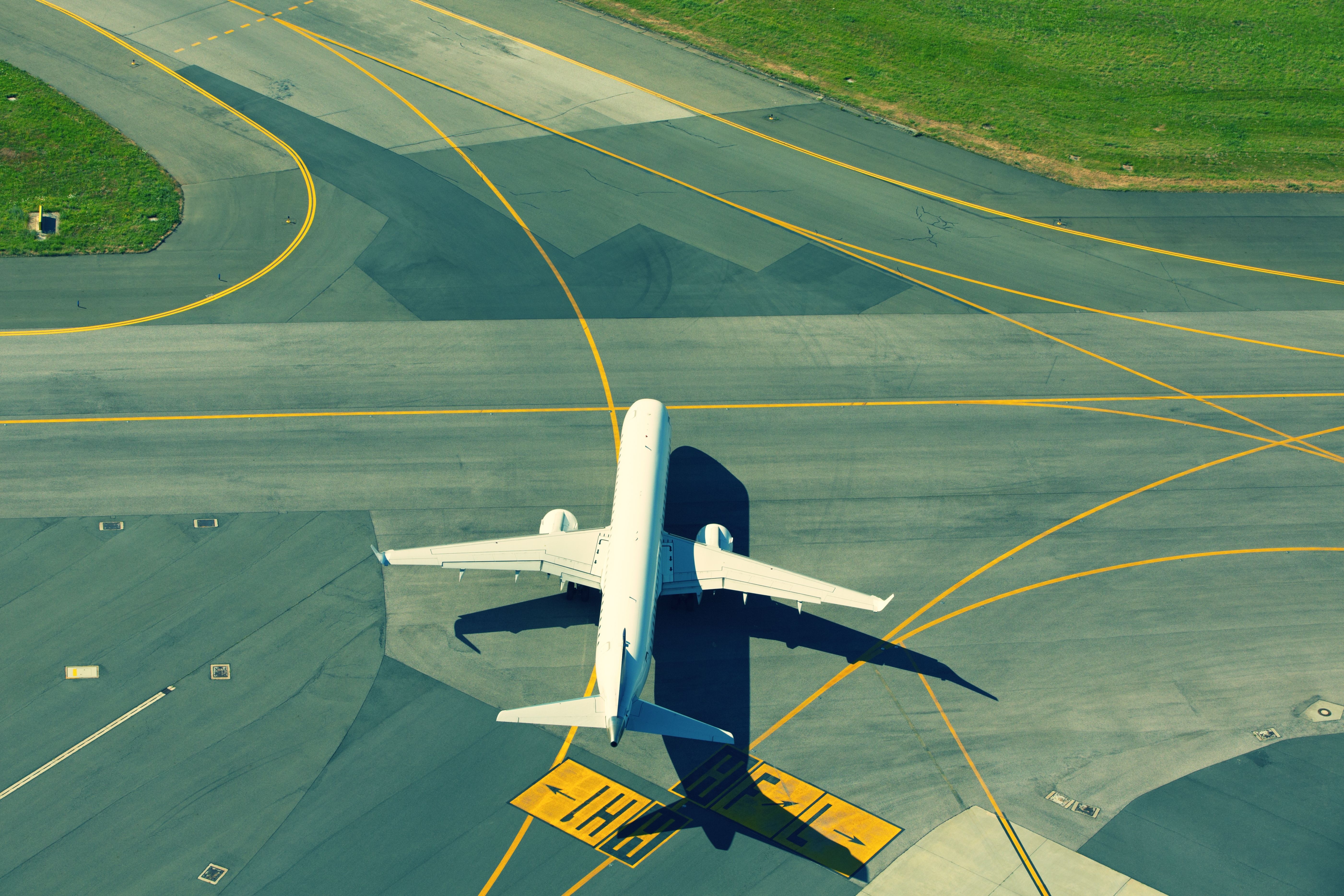 How Do Pilots Know Where To Go When Taxiing?