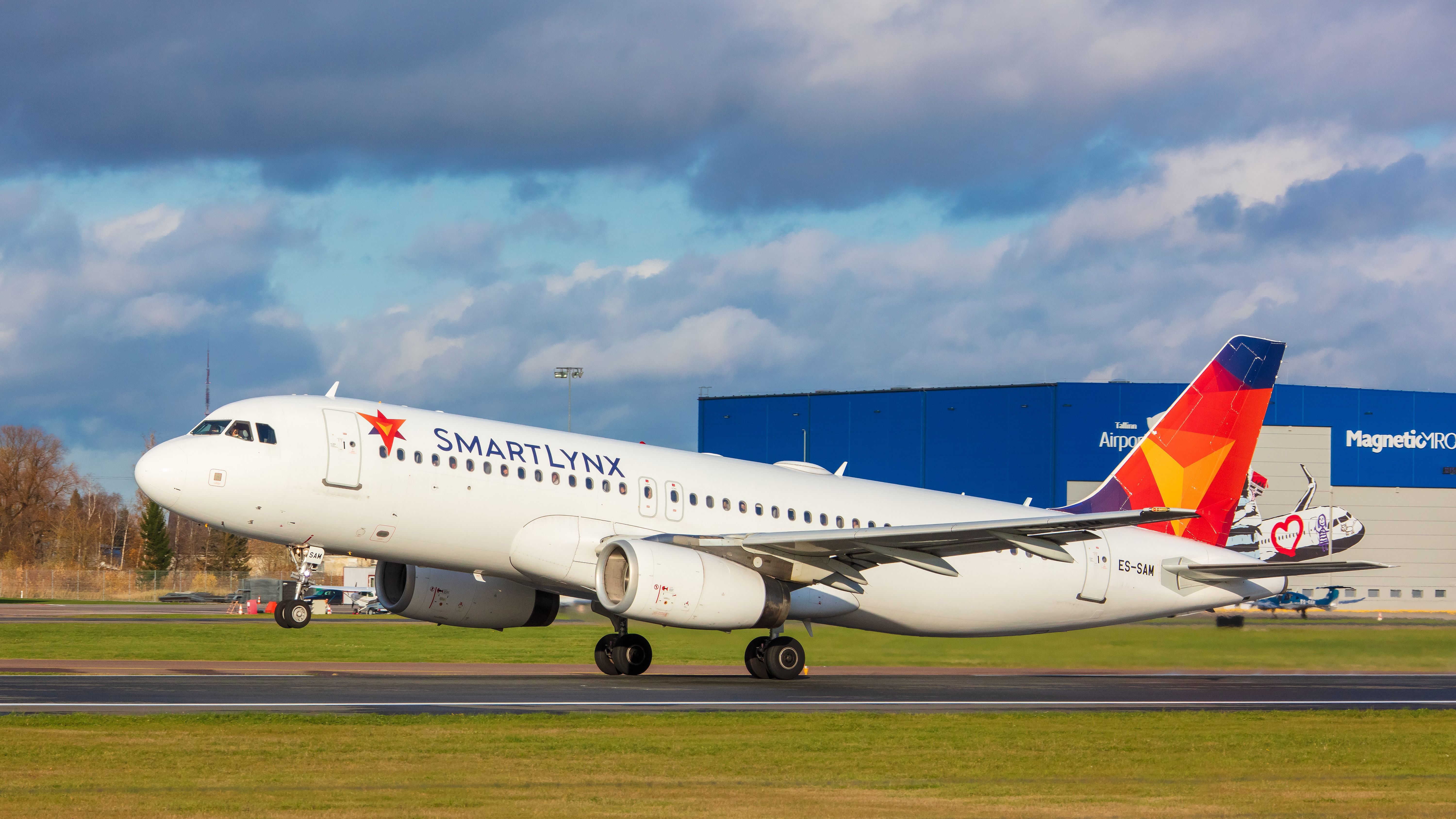 Smartlynx Airbus A320 Returns To Tallinn After Bird Strike