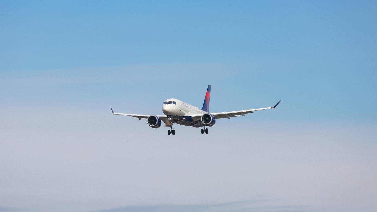 Delta Air Lines Airbus A220 Declares Emergency Following Possible Lightning Strike