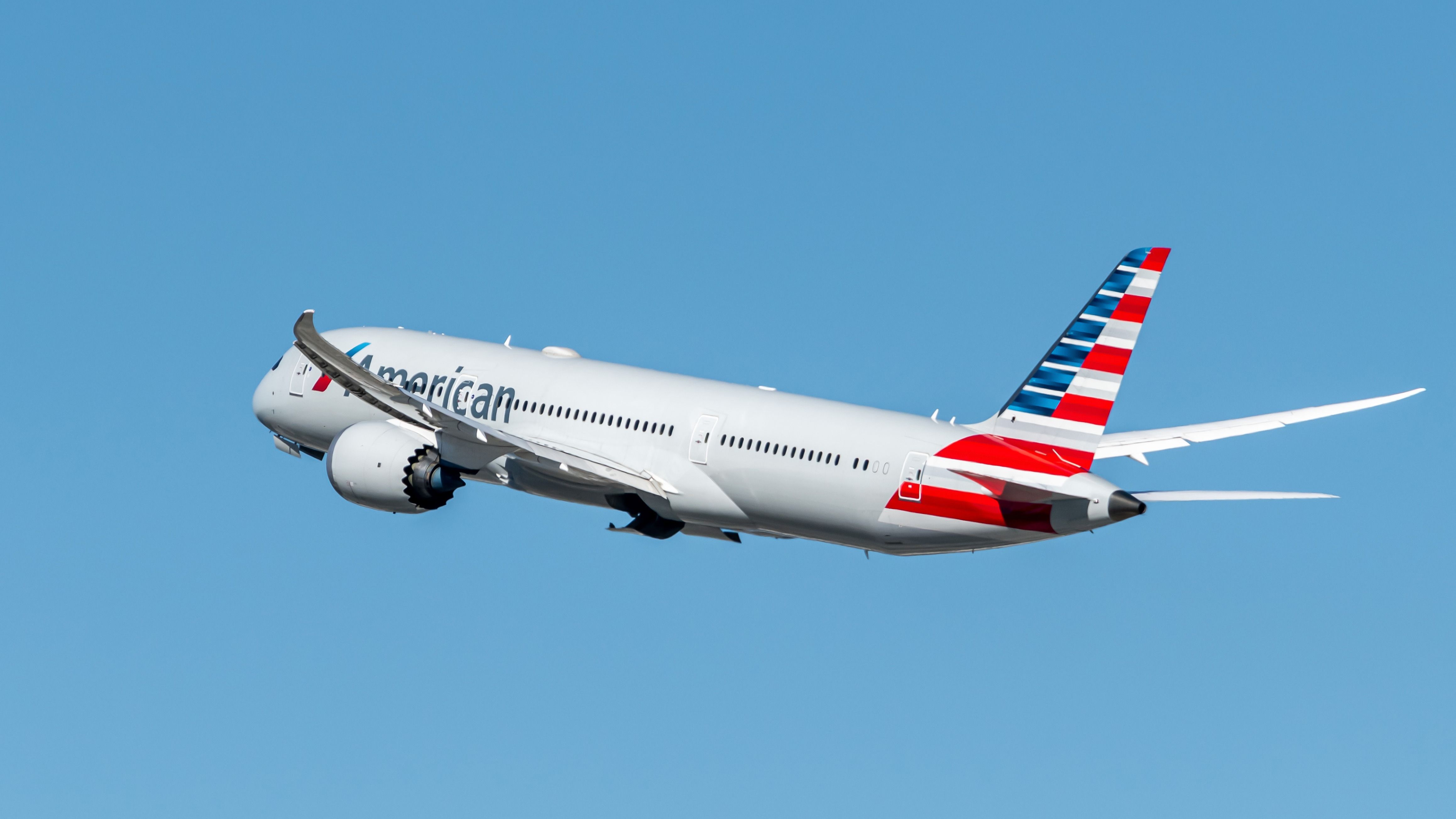 American Airlines Boeing 787 Diverts Back Over The Atlantic Due To Medical Emergency