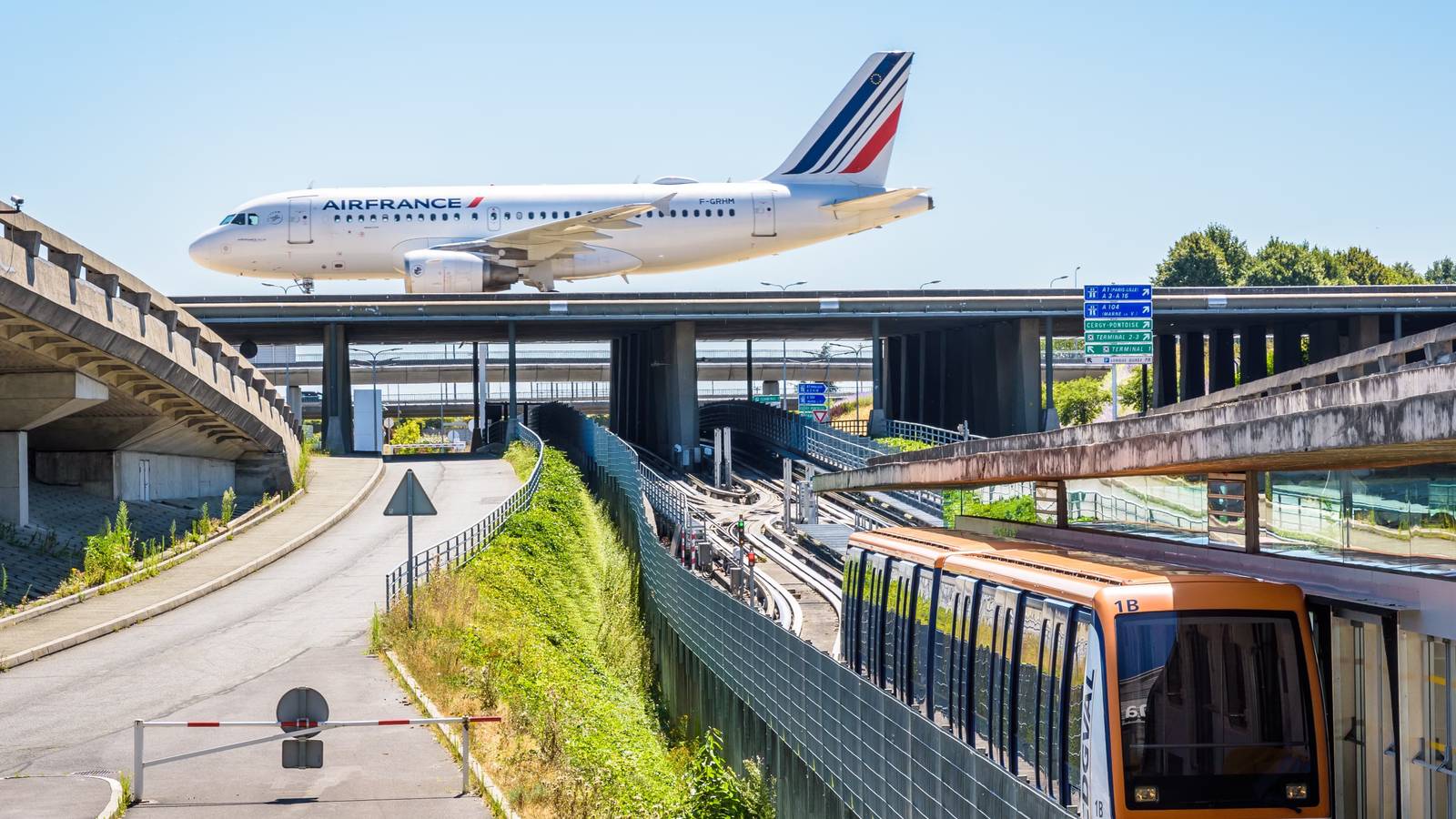 66 Million Visitors In 2022: Diving Into France's Passenger Segments