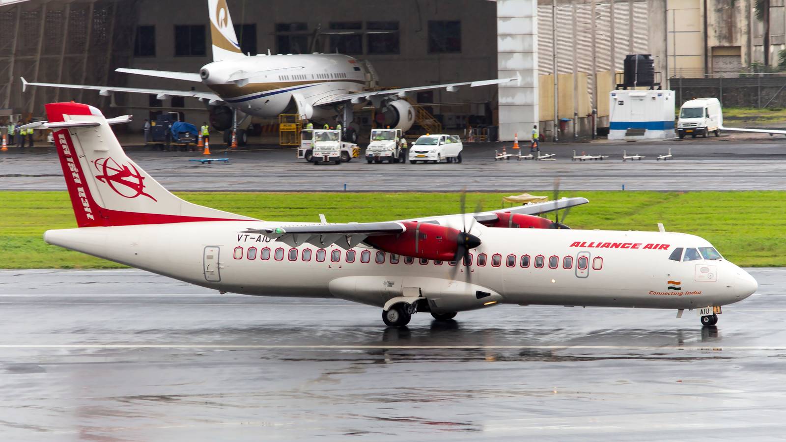 Alliance Air Passenger Deplaned For Speaking On The Phone Before Take-Off