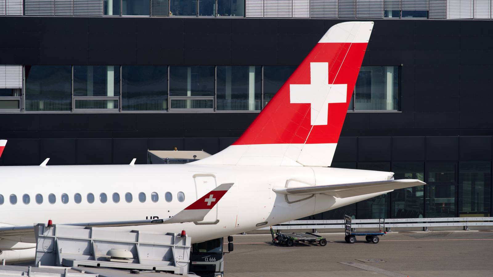 How Labor Shortages Are Disrupting Airline Operations This Year