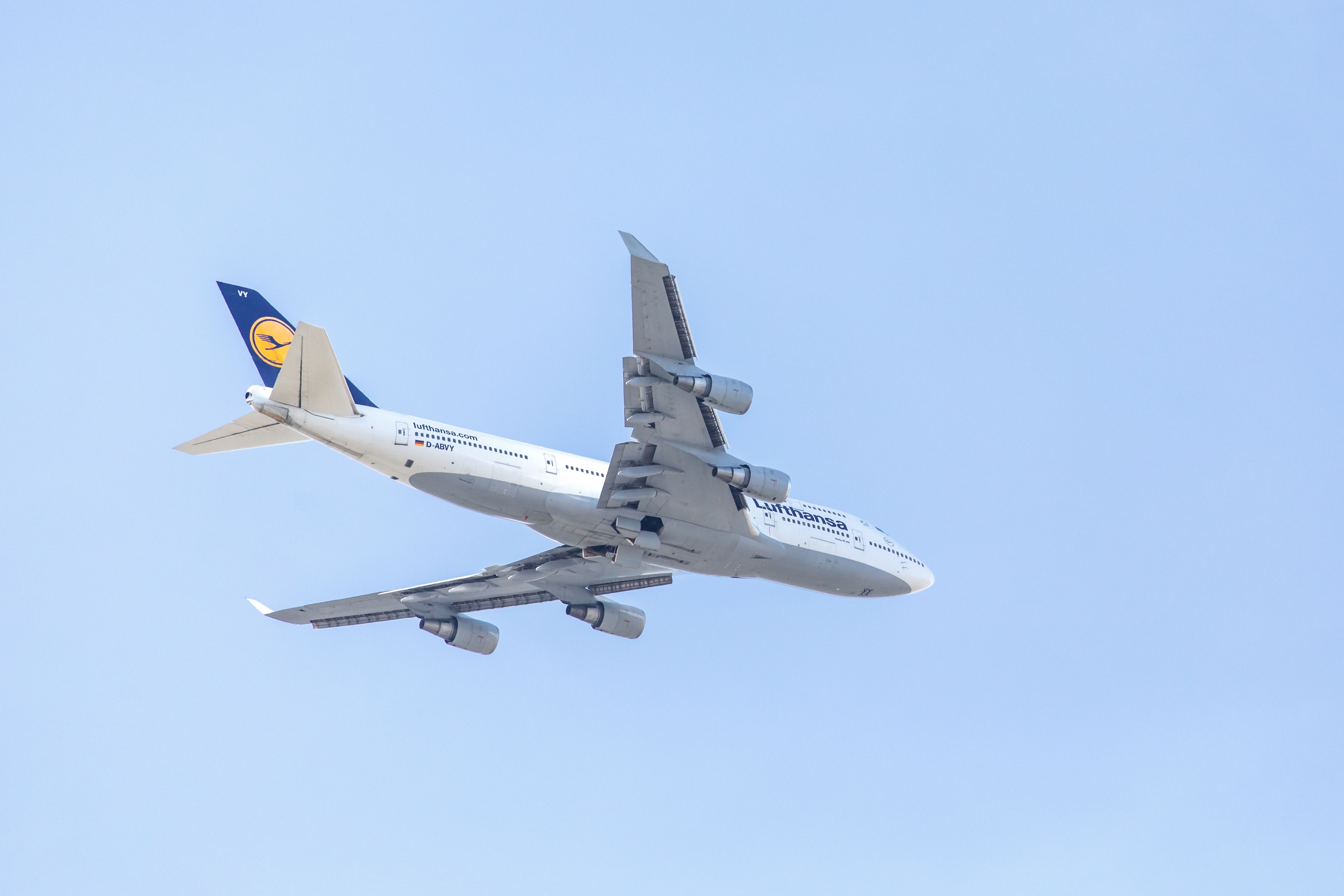 Lufthansa Boeing 747-400 Returns To Frankfurt After Crew Shuts Engine Down
