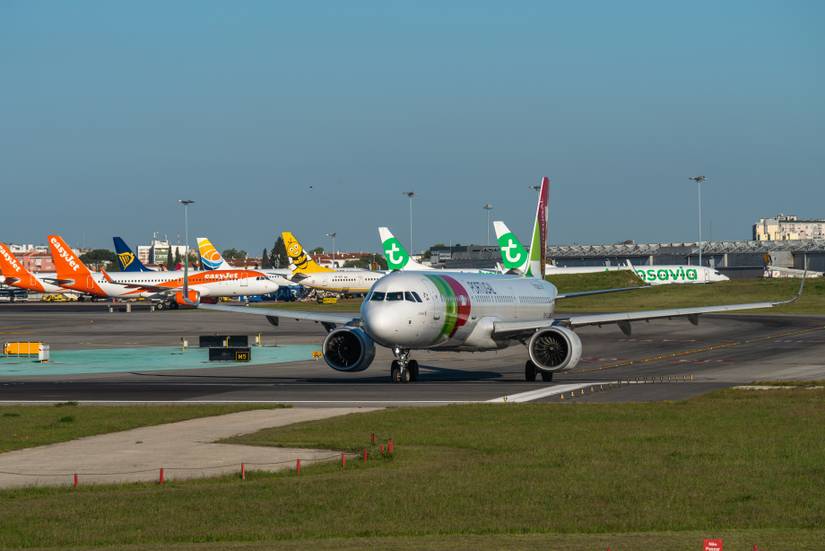 A TAP Air Portugal Airbus A321-251N awaits take-off orders at Lisbon airport, with many easyJet and Transavia aircraft in the background.