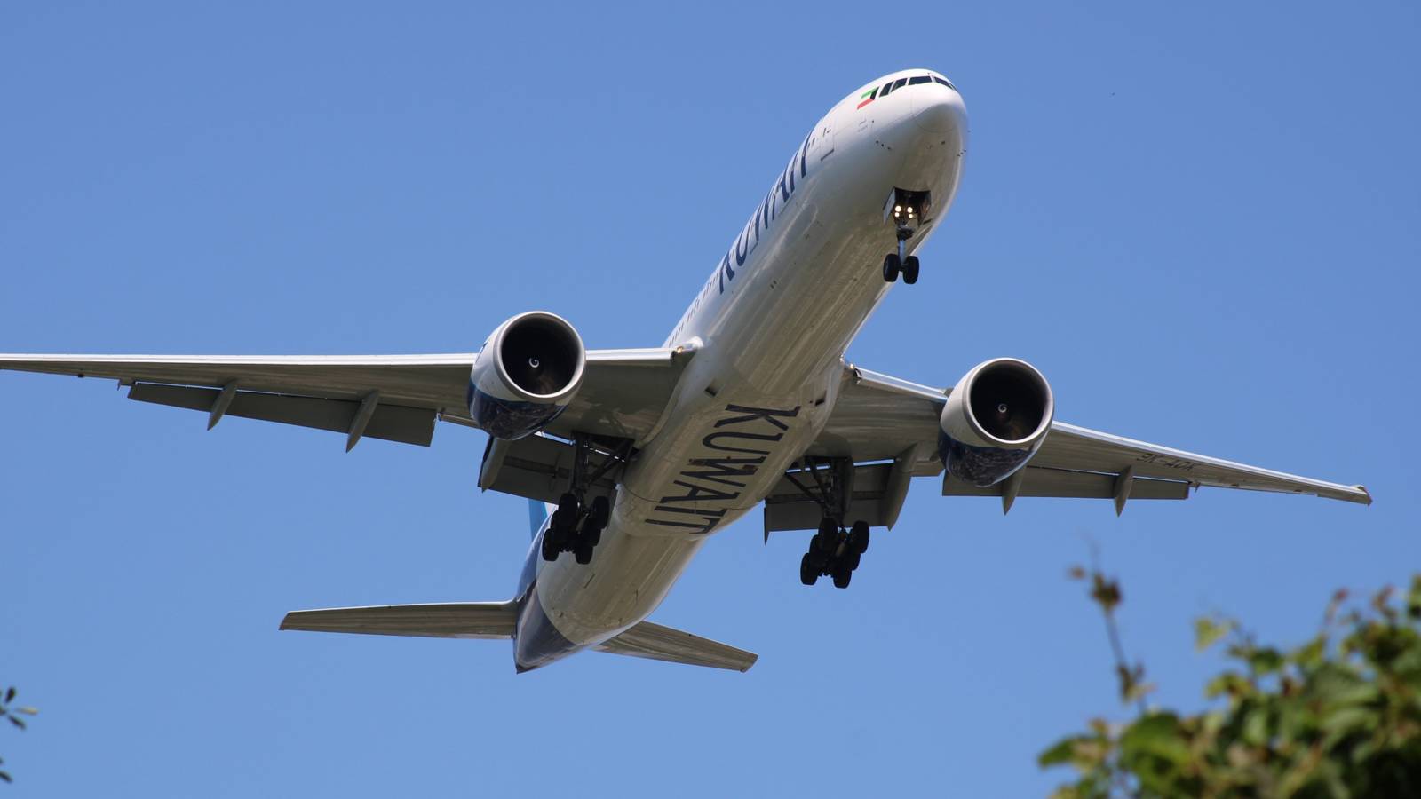 Kuwait Airways Receives 1st Airbus A330-900neo & Unveils New Business Class