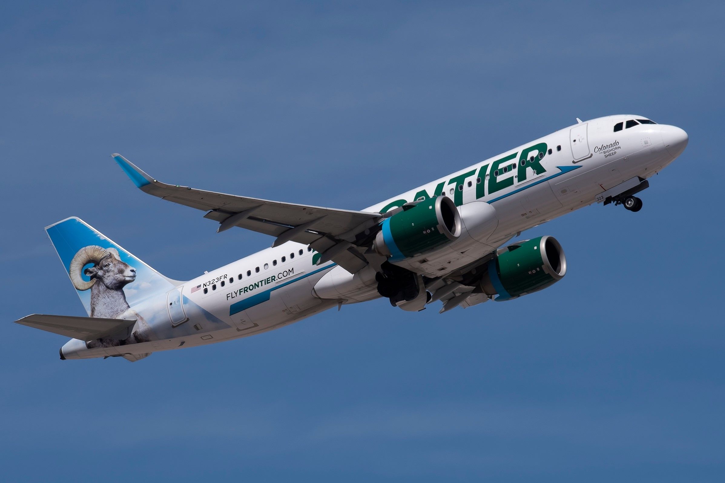 Frontier Airlines Passenger Dodges Baggage Fee By Placing Extra Clothes In Trousers