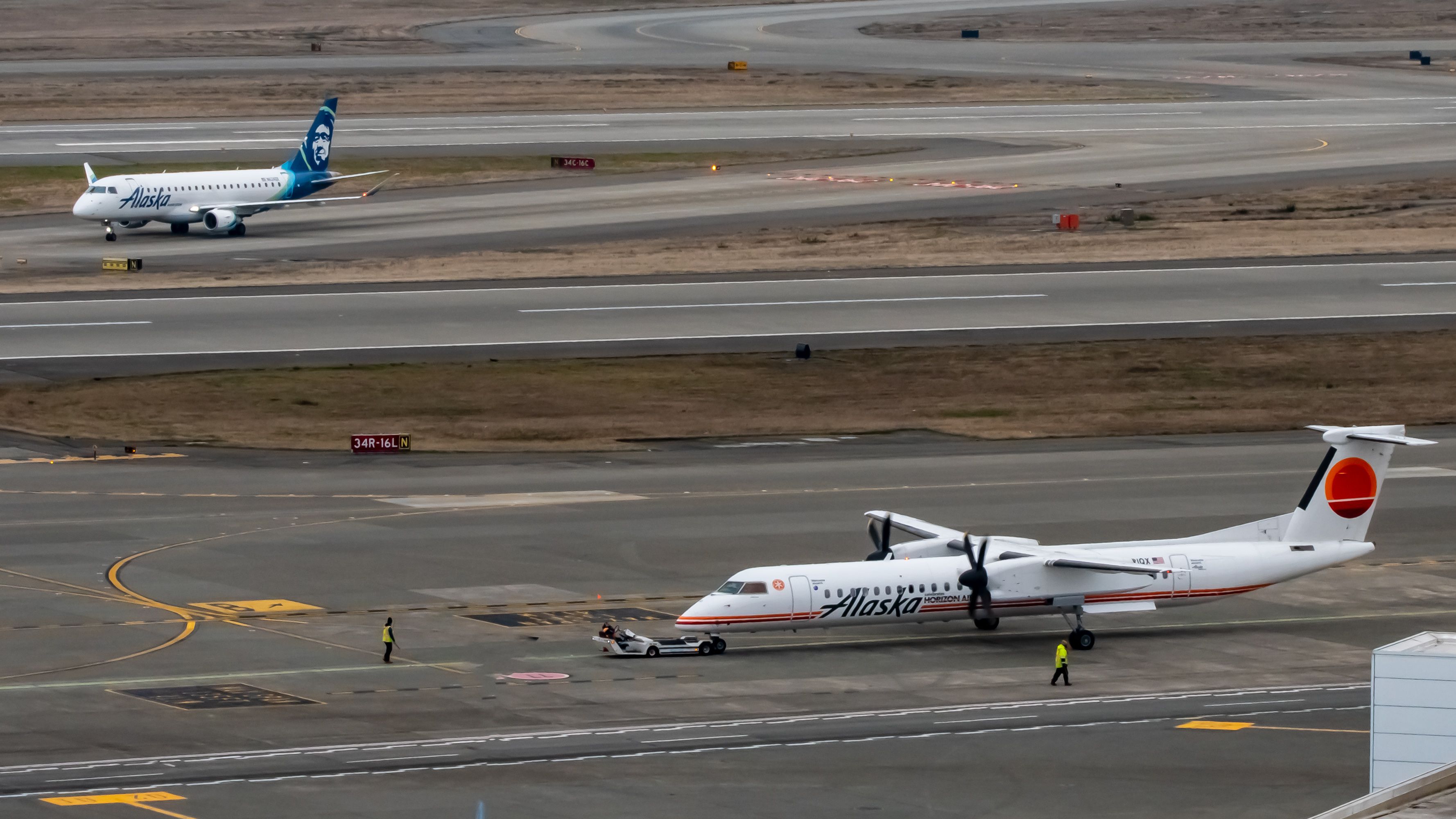 Flight Review: Alaska Airlines' New 'Go Cougs' Embraer E175 From ...